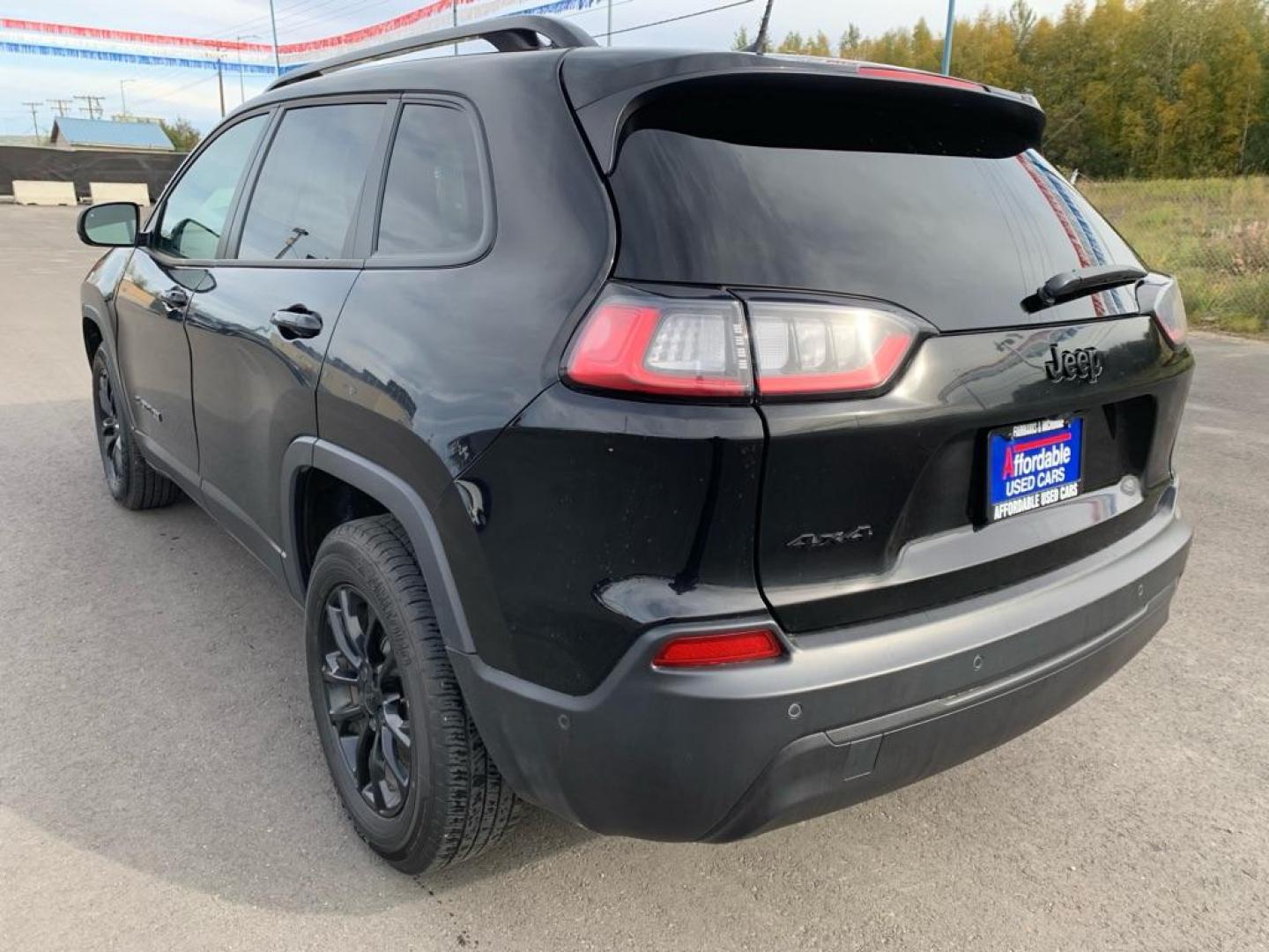 2023 BLACK JEEP CHEROKEE ALTITUDE LUX (1C4PJMMB6PD) with an 2.4L engine, Automatic transmission, located at 2525 S. Cushman, Fairbanks, AK, 99701, (907) 452-5707, 64.824036, -147.712311 - Photo#2