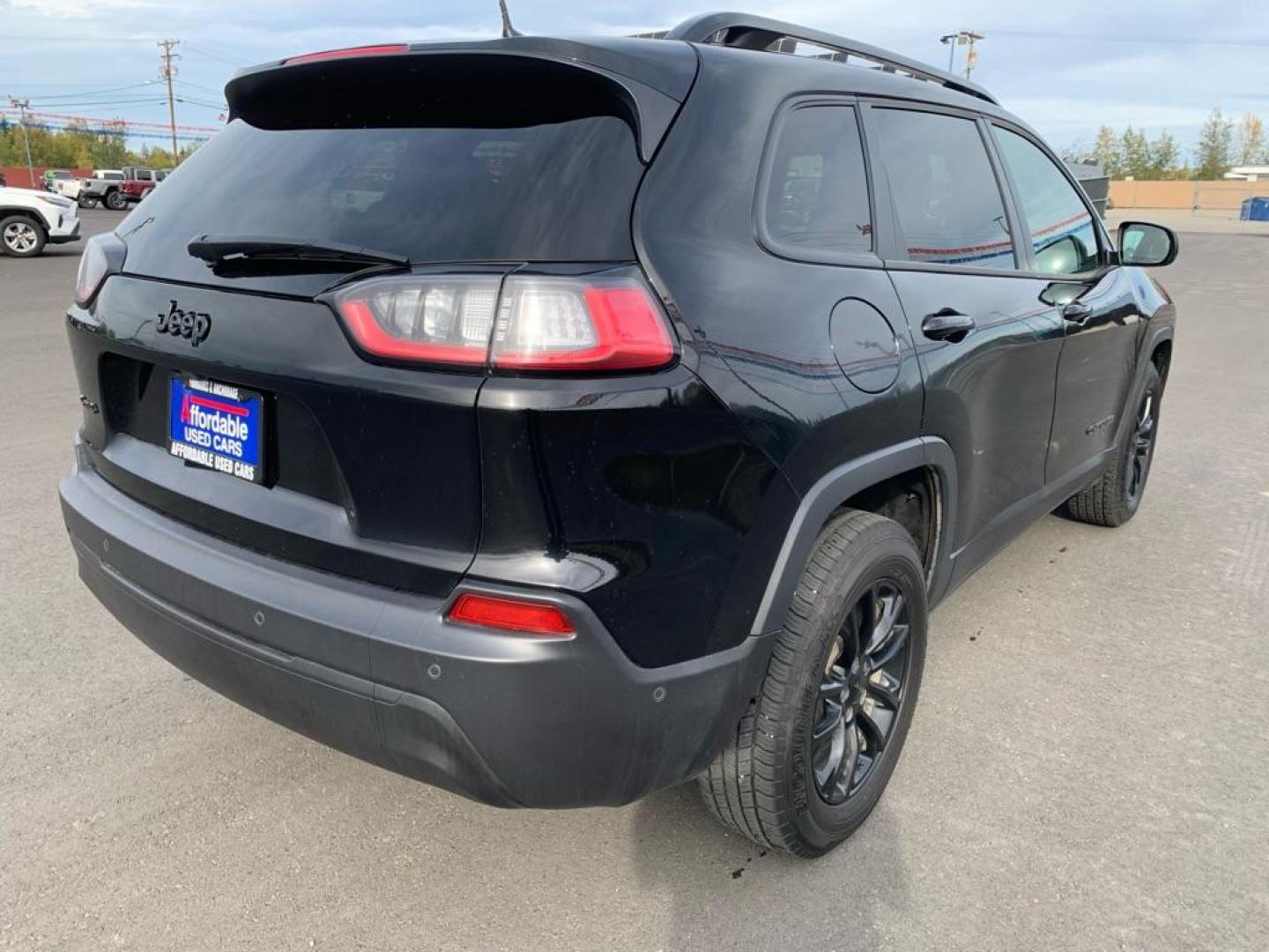 2023 BLACK JEEP CHEROKEE ALTITUDE LUX (1C4PJMMB6PD) with an 2.4L engine, Automatic transmission, located at 2525 S. Cushman, Fairbanks, AK, 99701, (907) 452-5707, 64.824036, -147.712311 - Photo#3