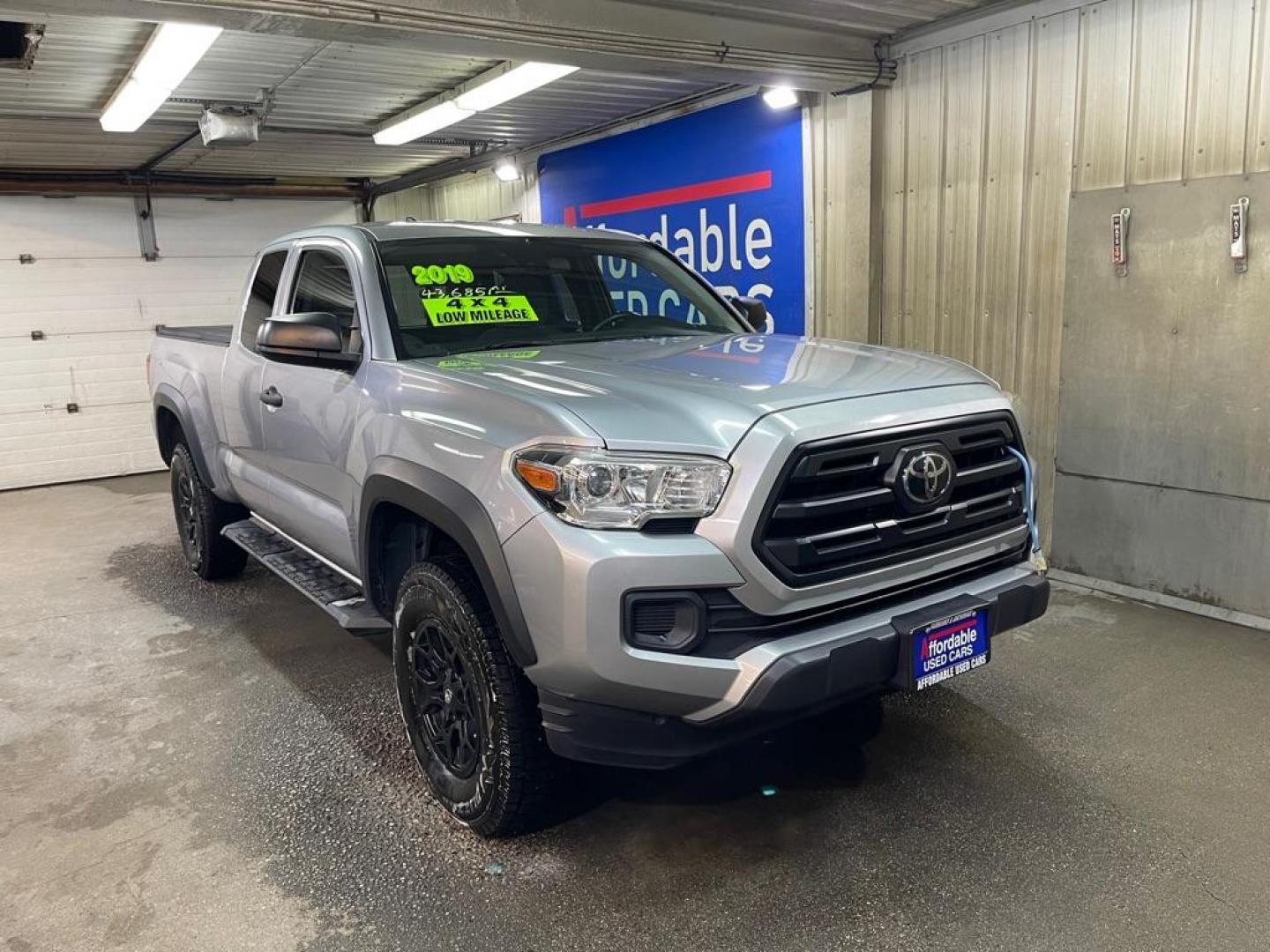 2019 SILVER TOYOTA TACOMA ACCESS CAB (5TFSZ5AN4KX) with an 3.5L engine, Automatic transmission, located at 2525 S. Cushman, Fairbanks, AK, 99701, (907) 452-5707, 64.824036, -147.712311 - Photo#0