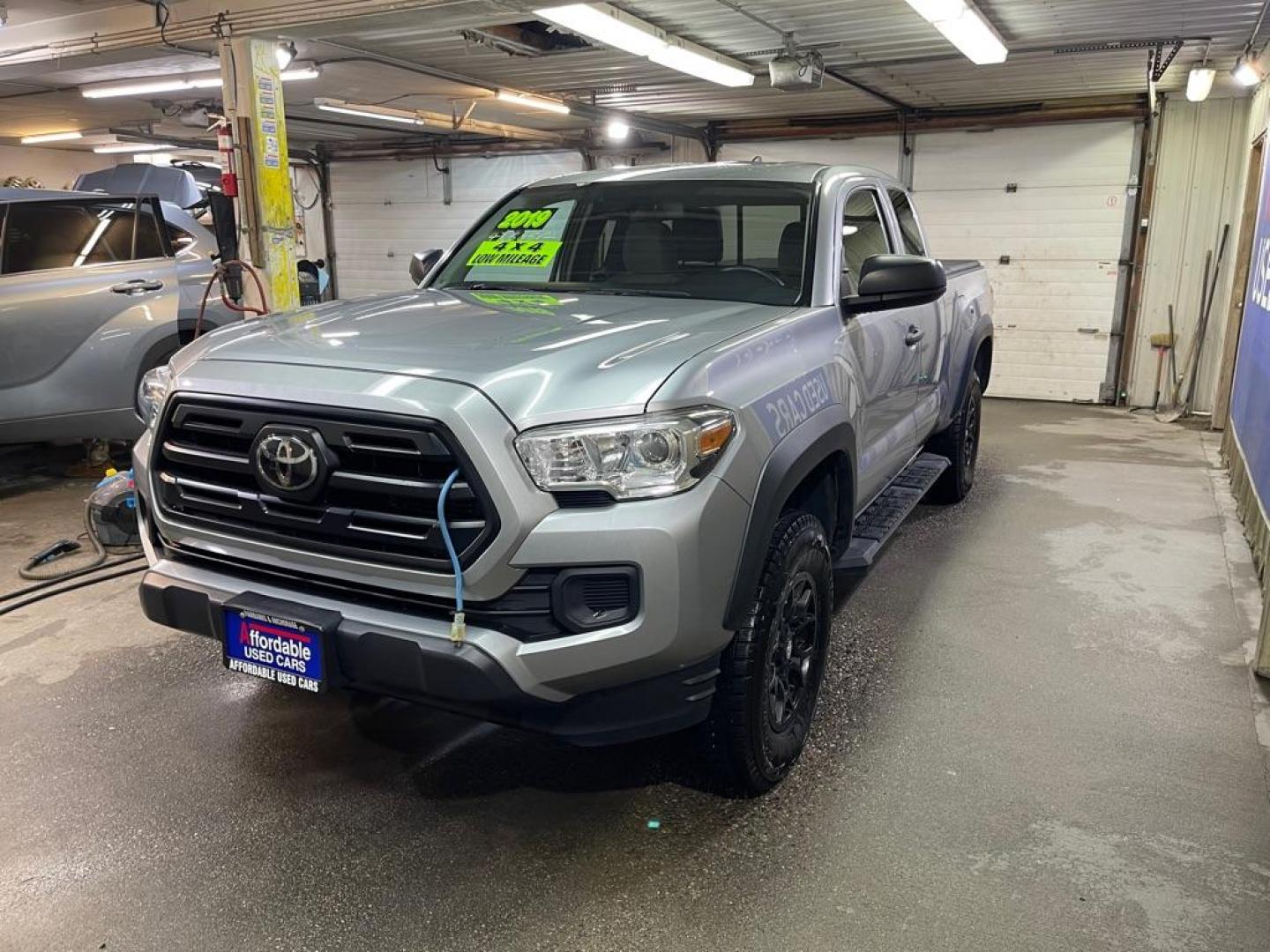 2019 SILVER TOYOTA TACOMA ACCESS CAB (5TFSZ5AN4KX) with an 3.5L engine, Automatic transmission, located at 2525 S. Cushman, Fairbanks, AK, 99701, (907) 452-5707, 64.824036, -147.712311 - Photo#1