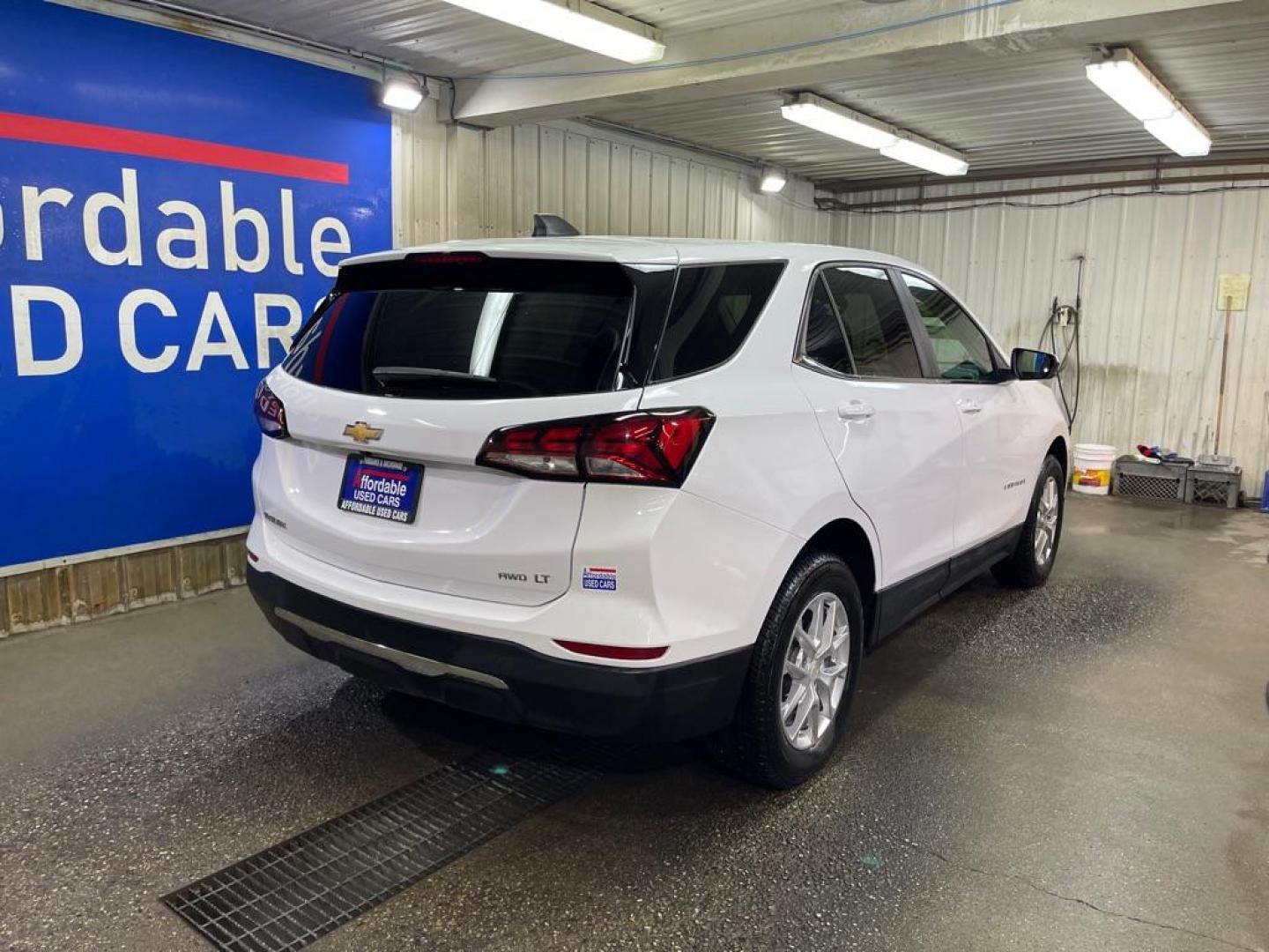 2022 WHITE CHEVROLET EQUINOX LT (3GNAXUEV8NL) with an 1.5L engine, Automatic transmission, located at 2525 S. Cushman, Fairbanks, AK, 99701, (907) 452-5707, 64.824036, -147.712311 - Photo#2