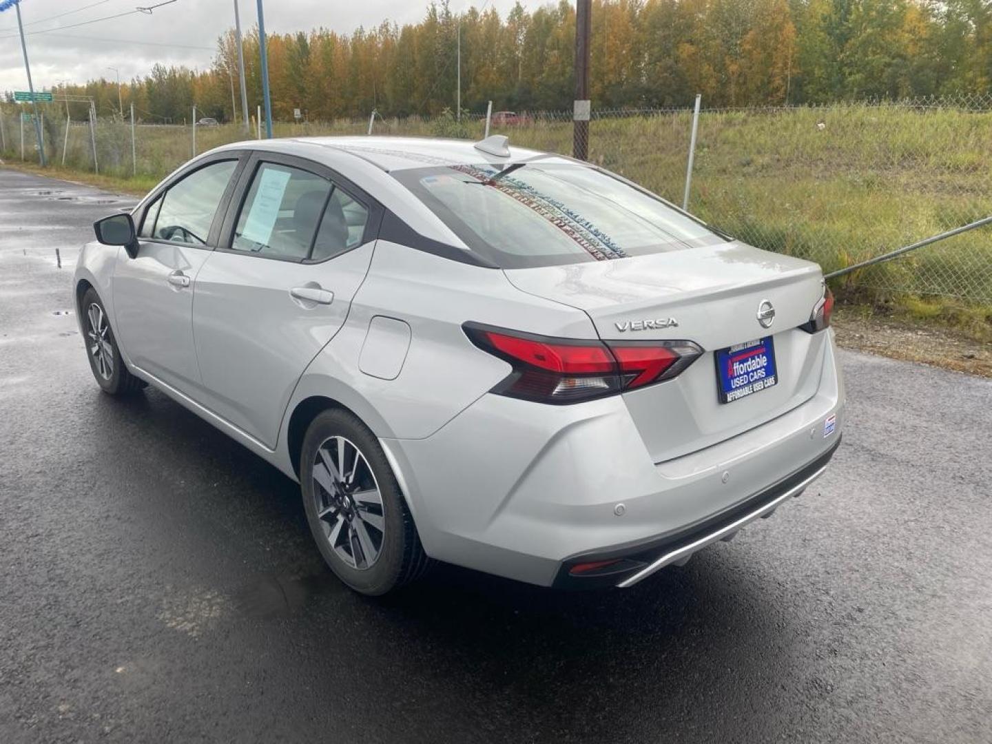 2020 SILVER NISSAN VERSA SV (3N1CN8EVXLL) with an 1.6L engine, Continuously Variable transmission, located at 2525 S. Cushman, Fairbanks, AK, 99701, (907) 452-5707, 64.824036, -147.712311 - Photo#3