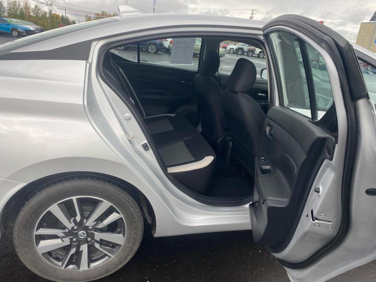 2020 SILVER NISSAN VERSA SV (3N1CN8EVXLL) with an 1.6L engine, Continuously Variable transmission, located at 2525 S. Cushman, Fairbanks, AK, 99701, (907) 452-5707, 64.824036, -147.712311 - Photo#5