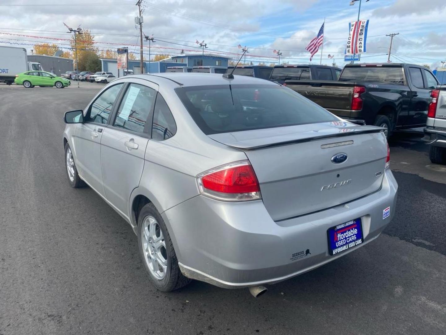 2009 SILVER FORD FOCUS SES (1FAHP36NX9W) with an 2.0L engine, Automatic transmission, located at 2525 S. Cushman, Fairbanks, AK, 99701, (907) 452-5707, 64.824036, -147.712311 - Photo#3