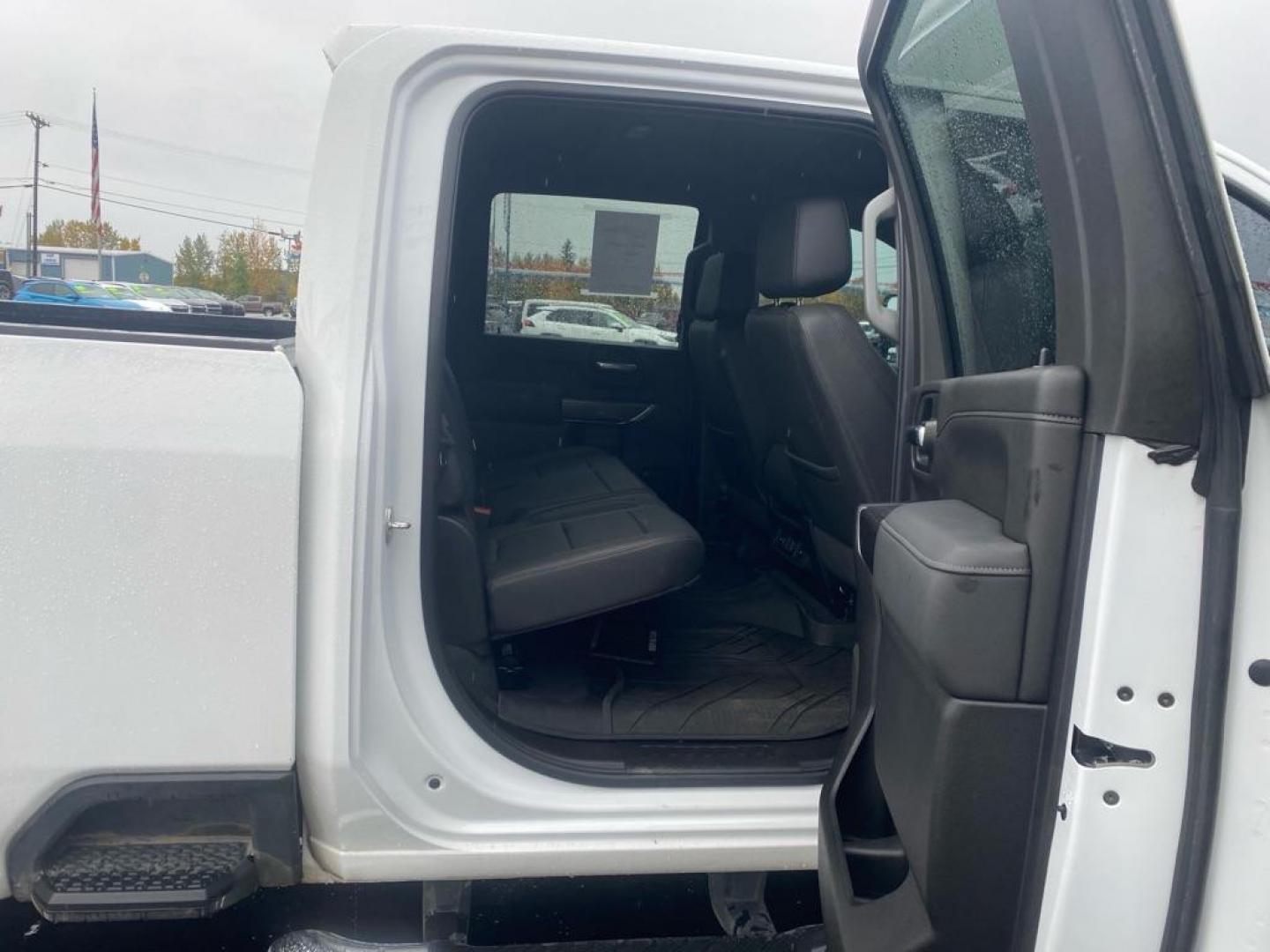 2023 WHITE CHEVROLET SILVERADO 3500 LTZ (1GC4YUEYXPF) with an 6.6L engine, Automatic transmission, located at 2525 S. Cushman, Fairbanks, AK, 99701, (907) 452-5707, 64.824036, -147.712311 - Photo#5