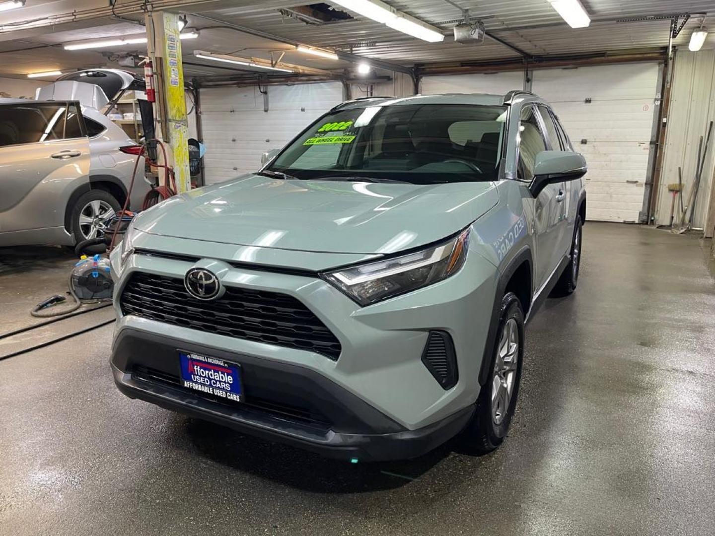 2022 GRAY TOYOTA RAV4 XLE (2T3P1RFV8NW) with an 2.5L engine, Automatic transmission, located at 2525 S. Cushman, Fairbanks, AK, 99701, (907) 452-5707, 64.824036, -147.712311 - Photo#1