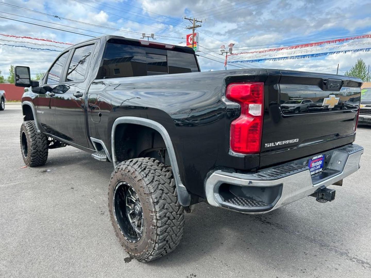 2022 BLACK CHEVROLET SILVERADO 2500 HEAVY DUTY LT (2GC4YNEY9N1) with an 6.6L engine, Automatic transmission, located at 2525 S. Cushman, Fairbanks, AK, 99701, (907) 452-5707, 64.824036, -147.712311 - Photo#3