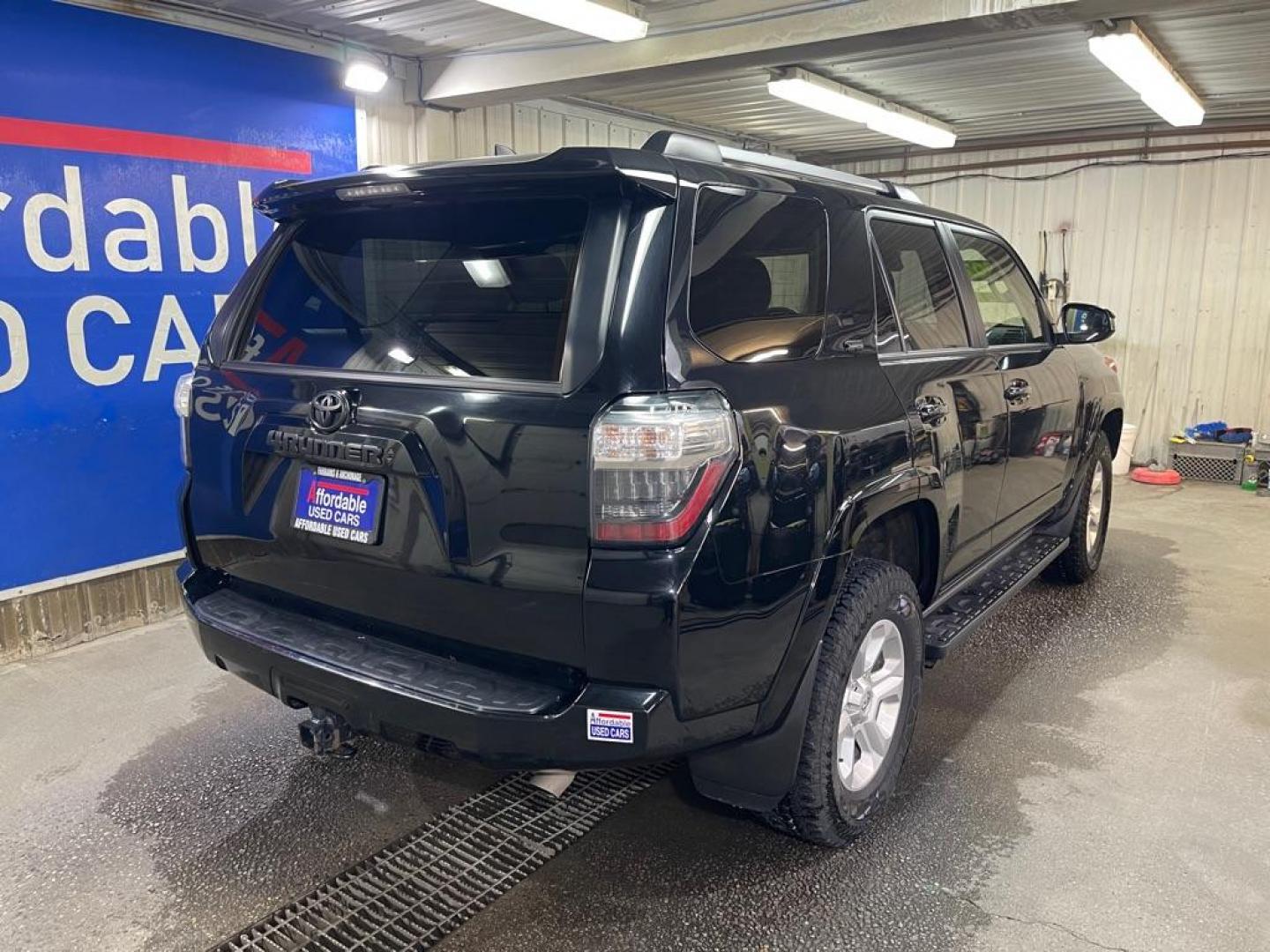 2022 BLACK TOYOTA 4RUNNER SR5/SR5 PREMIUM (JTEMU5JR2N6) with an 4.0L engine, Automatic transmission, located at 2525 S. Cushman, Fairbanks, AK, 99701, (907) 452-5707, 64.824036, -147.712311 - Photo#2