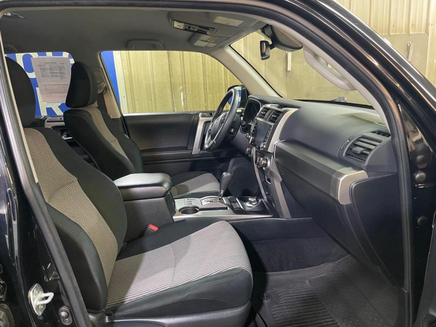 2022 BLACK TOYOTA 4RUNNER SR5/SR5 PREMIUM (JTEMU5JR2N6) with an 4.0L engine, Automatic transmission, located at 2525 S. Cushman, Fairbanks, AK, 99701, (907) 452-5707, 64.824036, -147.712311 - Photo#3