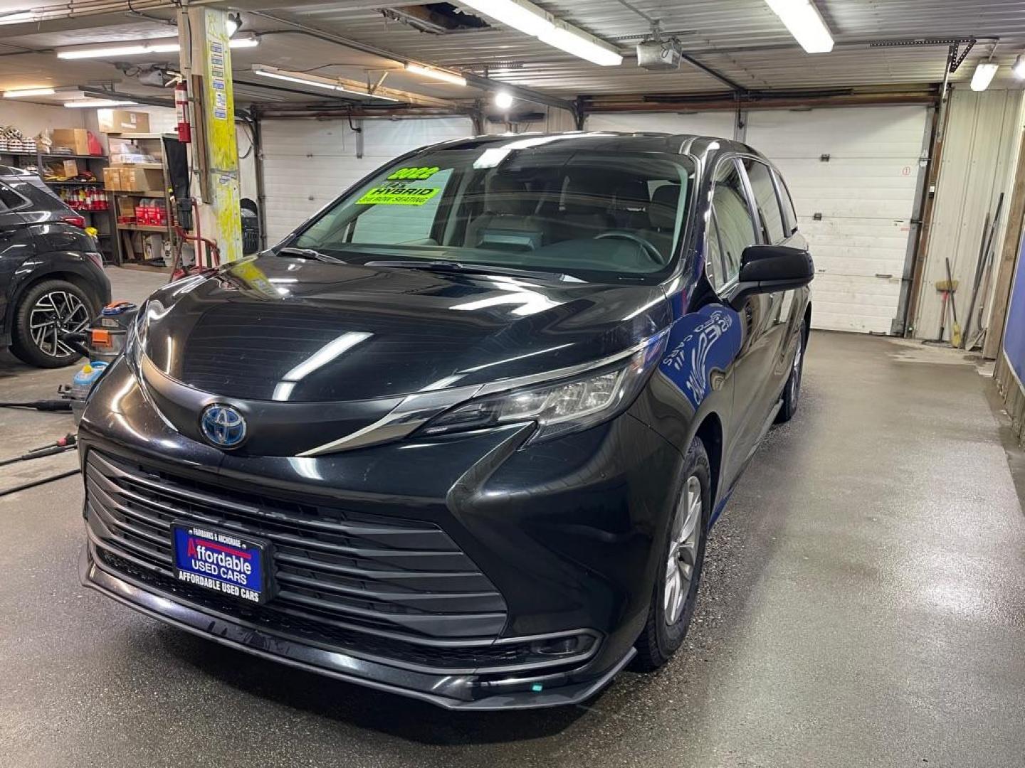 2022 BLACK TOYOTA SIENNA HYBRD LE LE (5TDKRKEC8NS) with an 2.5L engine, Continuously Variable transmission, located at 2525 S. Cushman, Fairbanks, AK, 99701, (907) 452-5707, 64.824036, -147.712311 - Photo#1