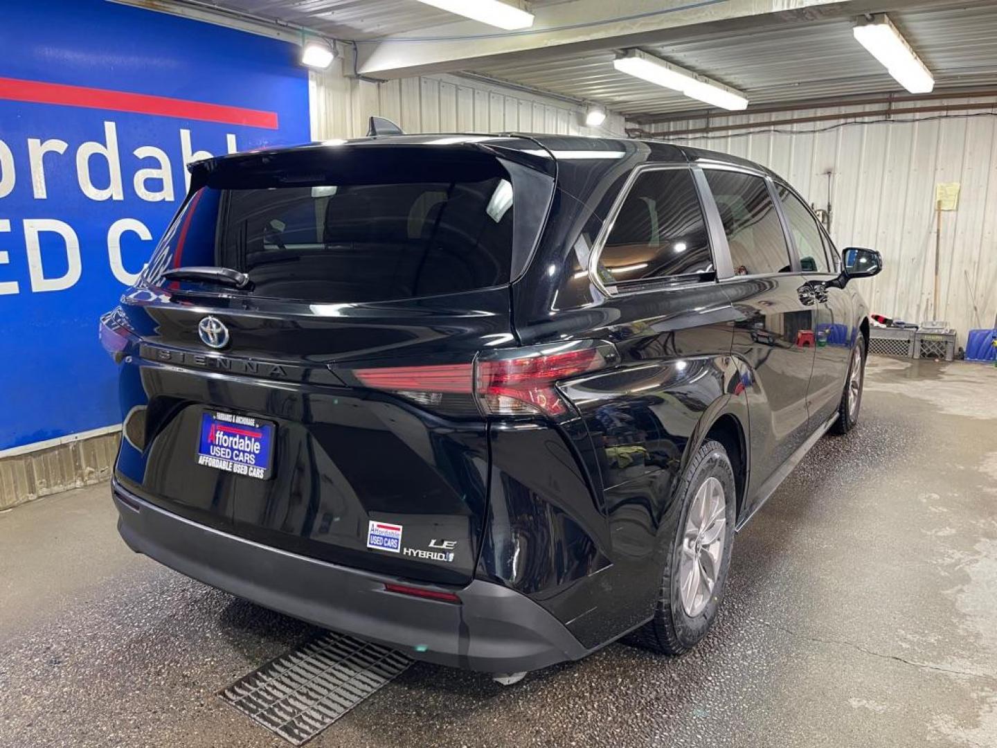 2022 BLACK TOYOTA SIENNA HYBRD LE LE (5TDKRKEC8NS) with an 2.5L engine, Continuously Variable transmission, located at 2525 S. Cushman, Fairbanks, AK, 99701, (907) 452-5707, 64.824036, -147.712311 - Photo#2