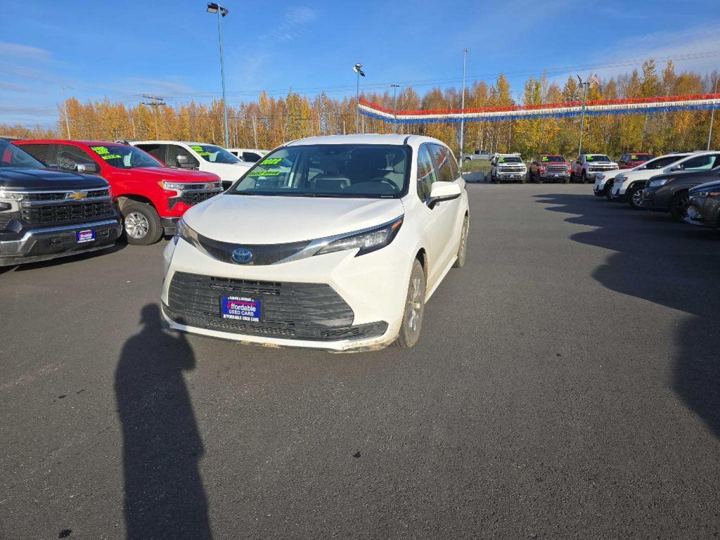 2022 TOYOTA SIENNA LE (5TDKRKEC0NS) with an 2.5L engine, Continuously Variable transmission, located at 2525 S. Cushman, Fairbanks, AK, 99701, (907) 452-5707, 64.824036, -147.712311 - Photo#1