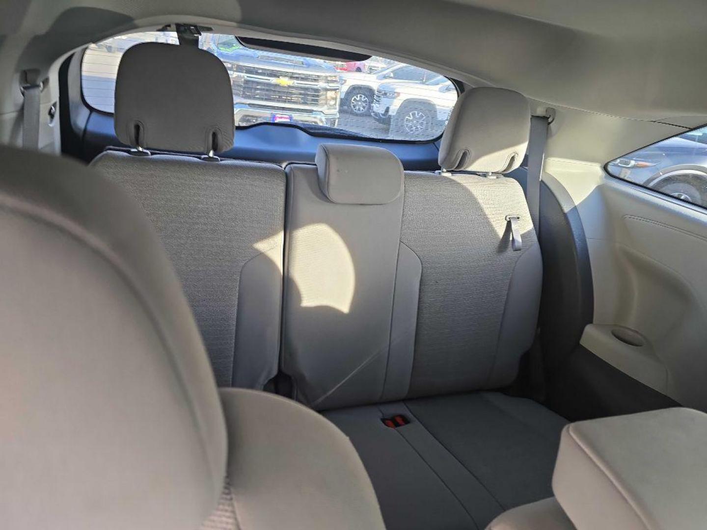 2022 TOYOTA SIENNA LE (5TDKRKEC0NS) with an 2.5L engine, Continuously Variable transmission, located at 2525 S. Cushman, Fairbanks, AK, 99701, (907) 452-5707, 64.824036, -147.712311 - Photo#5