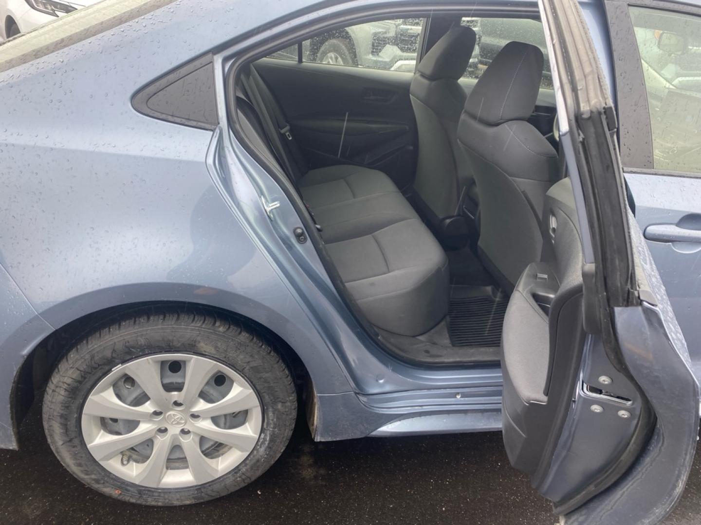 2022 GRAY TOYOTA COROLLA LE LE (JTDEPMAE5NJ) with an 1.8L engine, Continuously Variable transmission, located at 2525 S. Cushman, Fairbanks, AK, 99701, (907) 452-5707, 64.824036, -147.712311- Photo#5