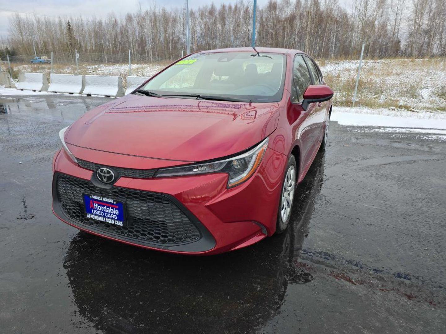 2022 RED TOYOTA COROLLA LE LE (JTDEPMAE2NJ) with an 1.8L engine, Continuously Variable transmission, located at 2525 S. Cushman, Fairbanks, AK, 99701, (907) 452-5707, 64.824036, -147.712311 - Photo#2