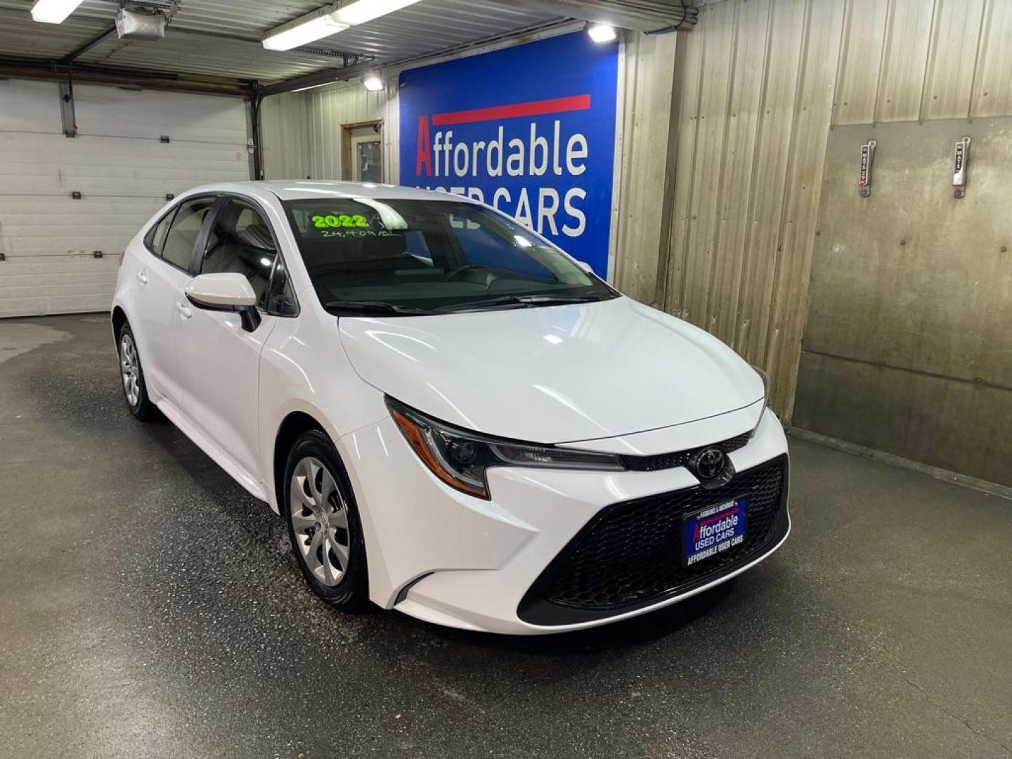 2022 WHITE TOYOTA COROLLA LE LE (JTDEPMAE3N3) with an 1.8L engine, Continuously Variable transmission, located at 2525 S. Cushman, Fairbanks, AK, 99701, (907) 452-5707, 64.824036, -147.712311 - Photo#0