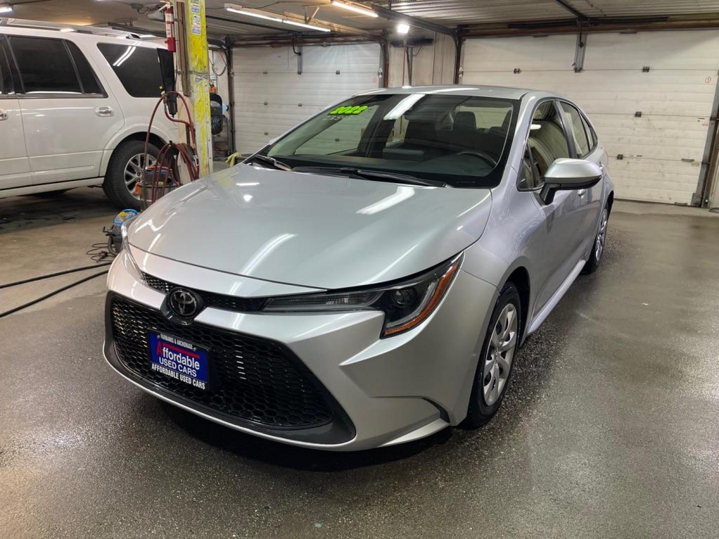 2022 SILVER TOYOTA COROLLA LE LE (JTDEPMAE5N3) with an 1.8L engine, Continuously Variable transmission, located at 2525 S. Cushman, Fairbanks, AK, 99701, (907) 452-5707, 64.824036, -147.712311 - Photo#1