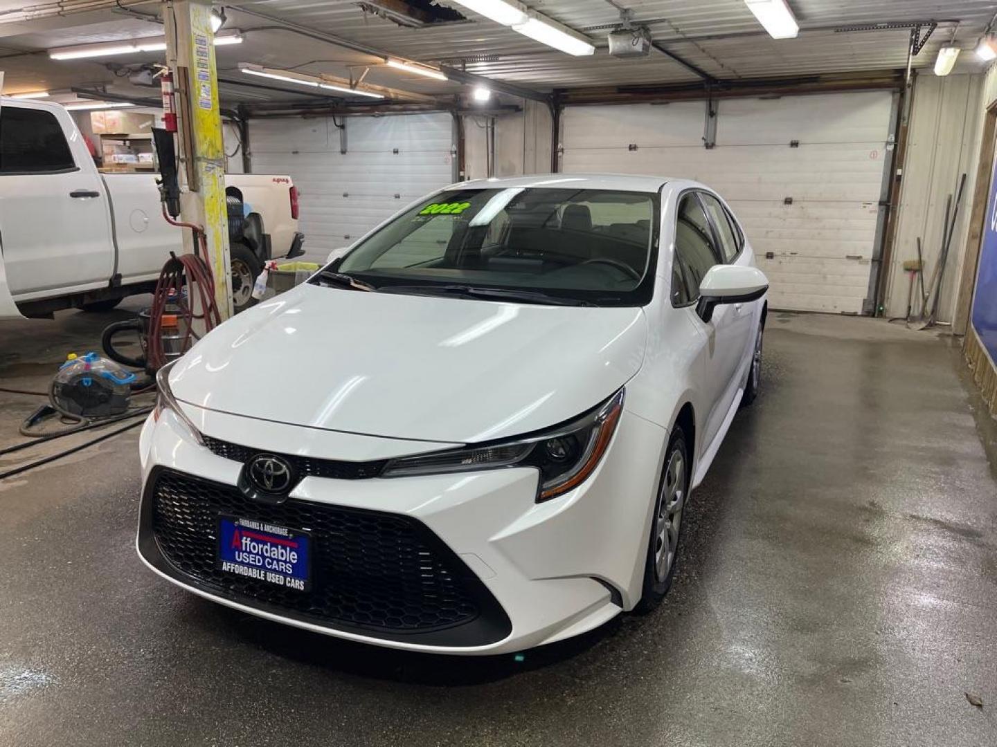 2022 WHITE TOYOTA COROLLA LE LE (JTDEPMAE2N3) with an 1.8L engine, Continuously Variable transmission, located at 2525 S. Cushman, Fairbanks, AK, 99701, (907) 452-5707, 64.824036, -147.712311 - Photo#1