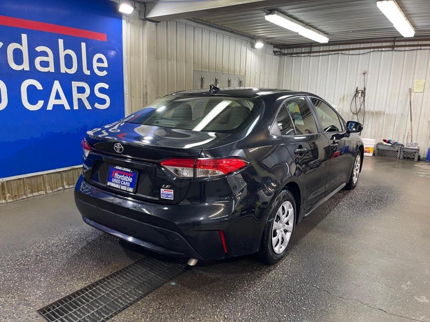 2022 BLACK TOYOTA COROLLA LE LE (JTDEPMAE4NJ) with an 1.8L engine, Continuously Variable transmission, located at 2525 S. Cushman, Fairbanks, AK, 99701, (907) 452-5707, 64.824036, -147.712311 - Photo#2