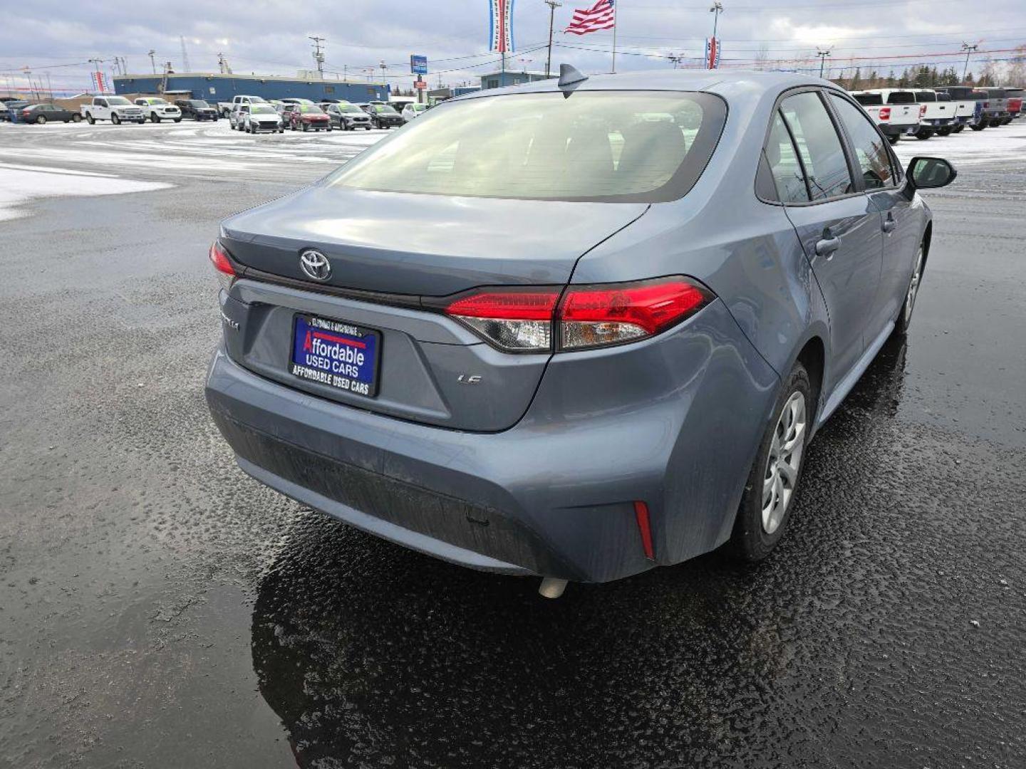 2022 GRAY TOYOTA COROLLA LE LE (JTDEPMAE8NJ) with an 1.8L engine, Continuously Variable transmission, located at 2525 S. Cushman, Fairbanks, AK, 99701, (907) 452-5707, 64.824036, -147.712311 - Photo#2