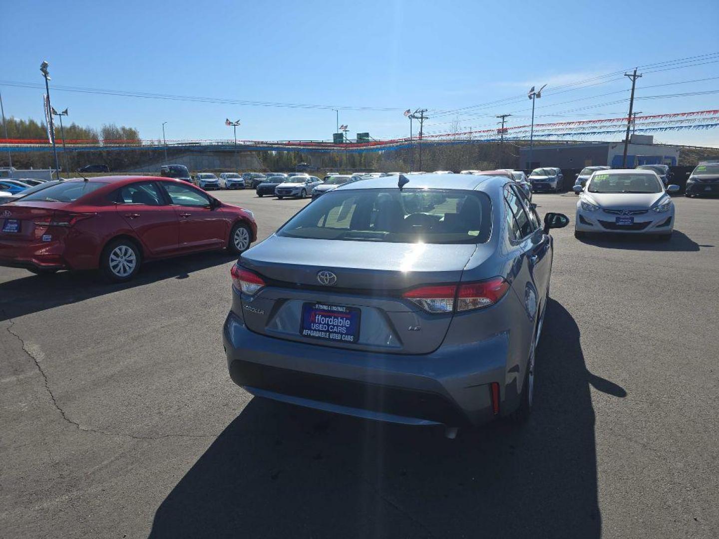 2022 GRAY TOYOTA COROLLA LE LE (JTDEPMAE8NJ) with an 1.8L engine, Continuously Variable transmission, located at 2525 S. Cushman, Fairbanks, AK, 99701, (907) 452-5707, 64.824036, -147.712311 - Photo#2