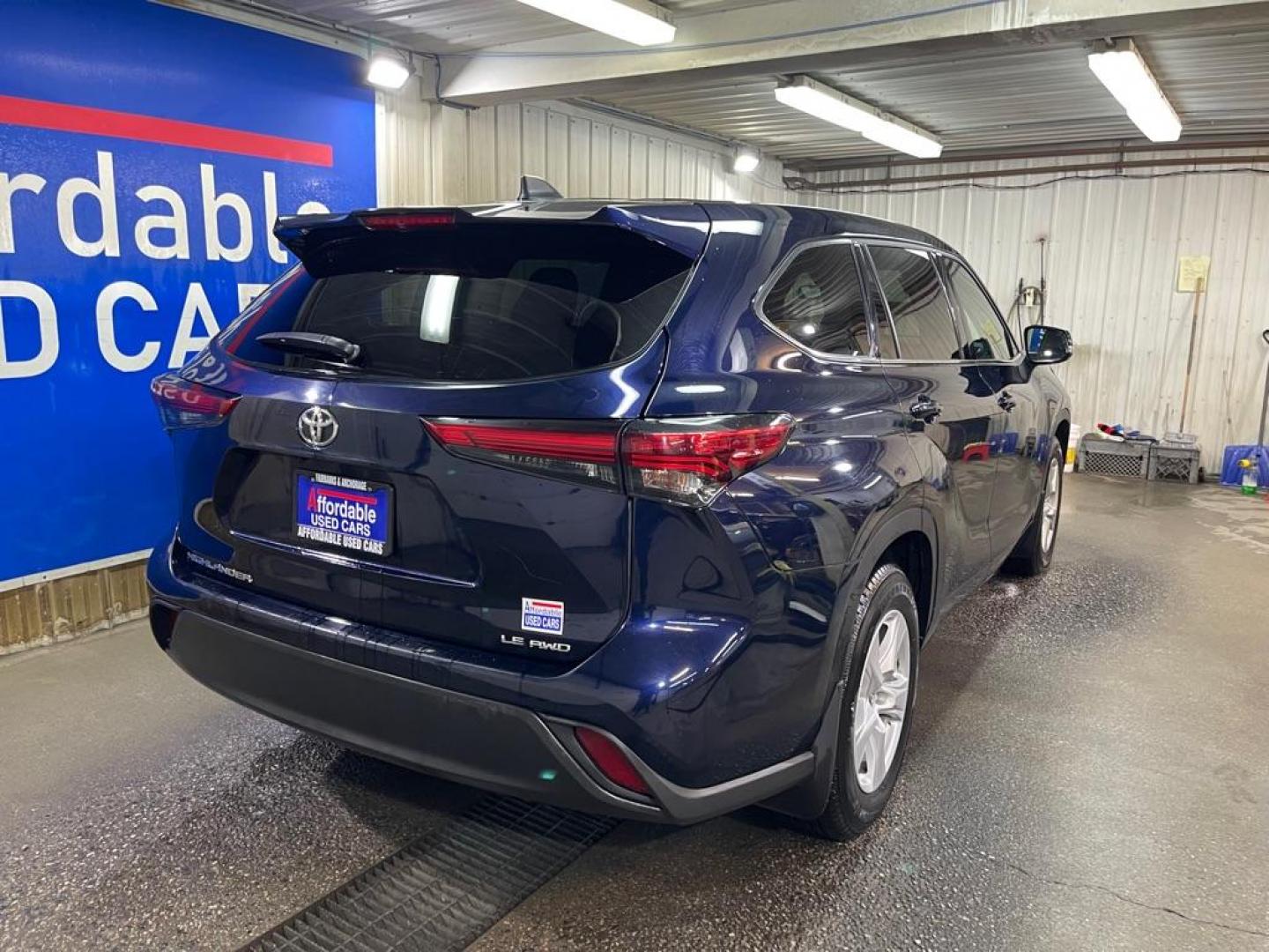 2022 BLUE TOYOTA HIGHLANDER LE L (5TDBZRBH2NS) with an 3.5L engine, Automatic transmission, located at 2525 S. Cushman, Fairbanks, AK, 99701, (907) 452-5707, 64.824036, -147.712311 - Photo#2