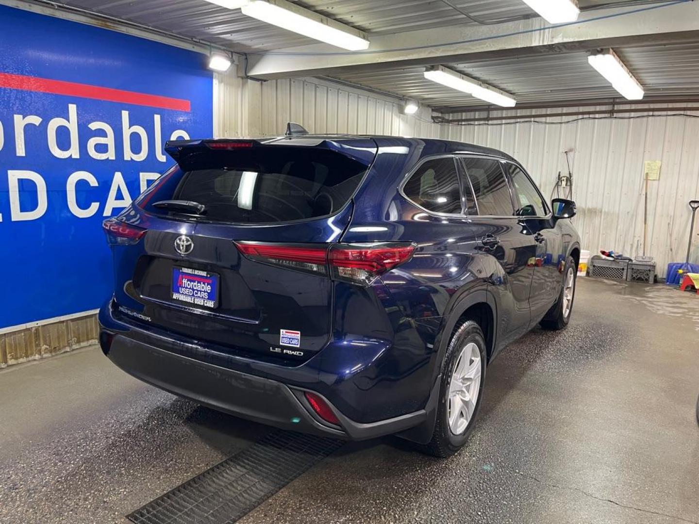 2022 BLUE TOYOTA HIGHLANDER LE L (5TDBZRBH6NS) with an 3.5L engine, Automatic transmission, located at 2525 S. Cushman, Fairbanks, AK, 99701, (907) 452-5707, 64.824036, -147.712311 - Photo#2