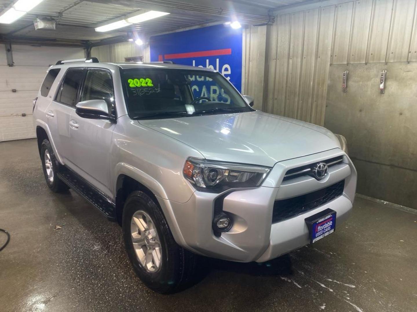 2022 SILVER TOYOTA 4RUNNER SR5 SR5/SR5 PREMIUM (JTEMU5JR8N6) with an 4.0L engine, Automatic transmission, located at 2525 S. Cushman, Fairbanks, AK, 99701, (907) 452-5707, 64.824036, -147.712311 - Photo#0