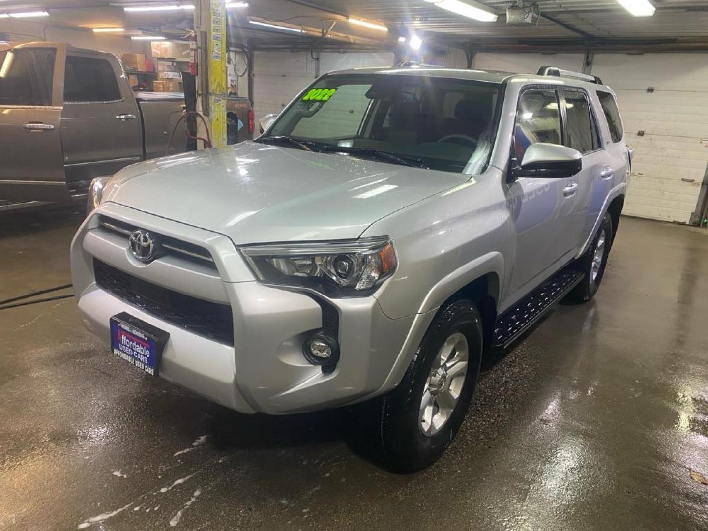 2022 SILVER TOYOTA 4RUNNER SR5 SR5/SR5 PREMIUM (JTEMU5JR8N6) with an 4.0L engine, Automatic transmission, located at 2525 S. Cushman, Fairbanks, AK, 99701, (907) 452-5707, 64.824036, -147.712311 - Photo#1