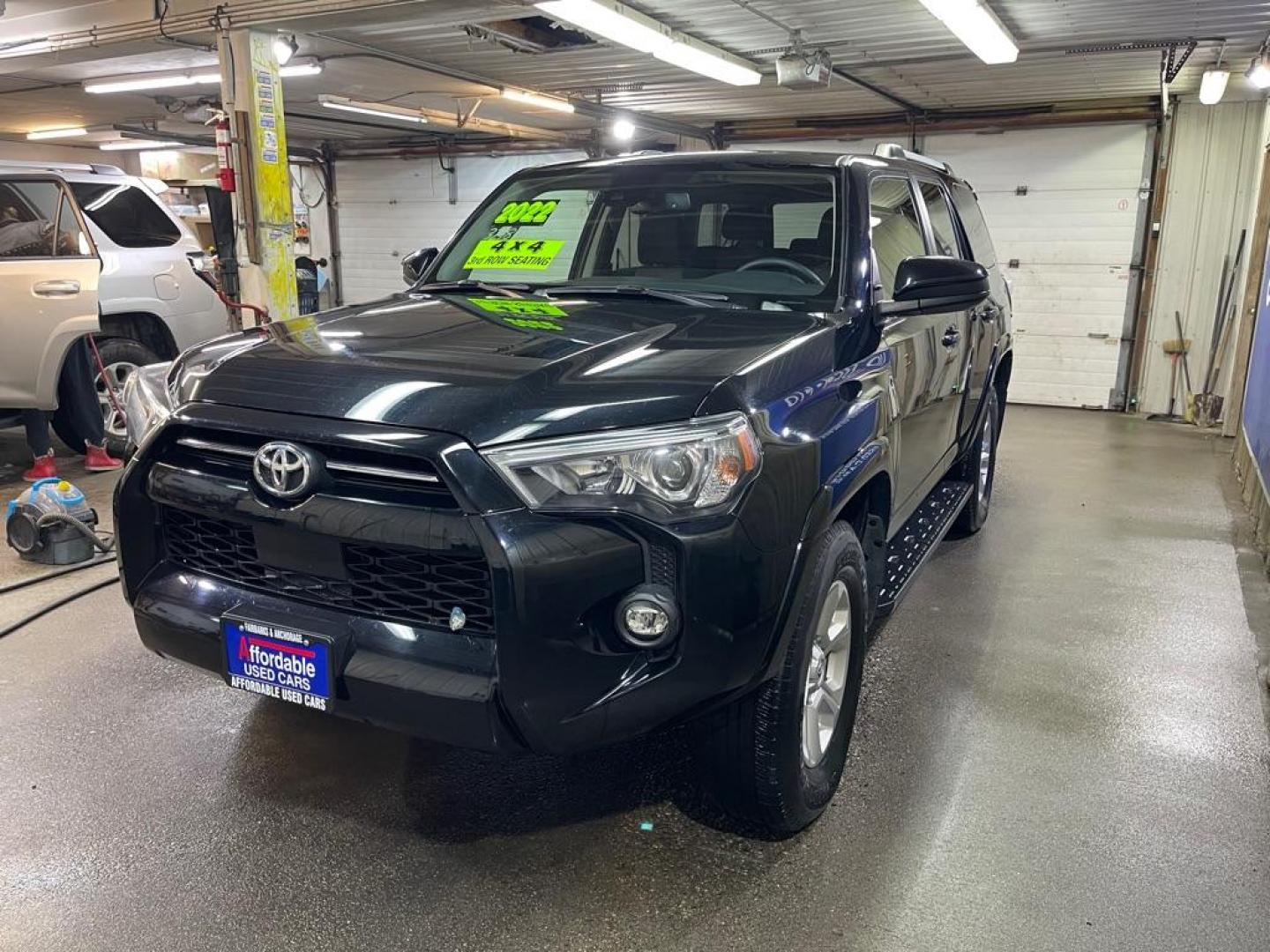 2022 BLACK TOYOTA 4RUNNER SR5 SR5/SR5 PREMIUM (JTEMU5JR8N6) with an 4.0L engine, Automatic transmission, located at 2525 S. Cushman, Fairbanks, AK, 99701, (907) 452-5707, 64.824036, -147.712311 - Photo#1