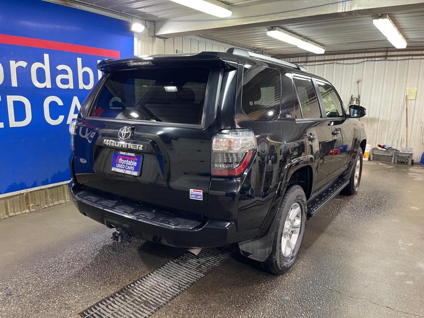 2022 BLACK TOYOTA 4RUNNER SR5 SR5/SR5 PREMIUM (JTEMU5JR8N6) with an 4.0L engine, Automatic transmission, located at 2525 S. Cushman, Fairbanks, AK, 99701, (907) 452-5707, 64.824036, -147.712311 - Photo#2