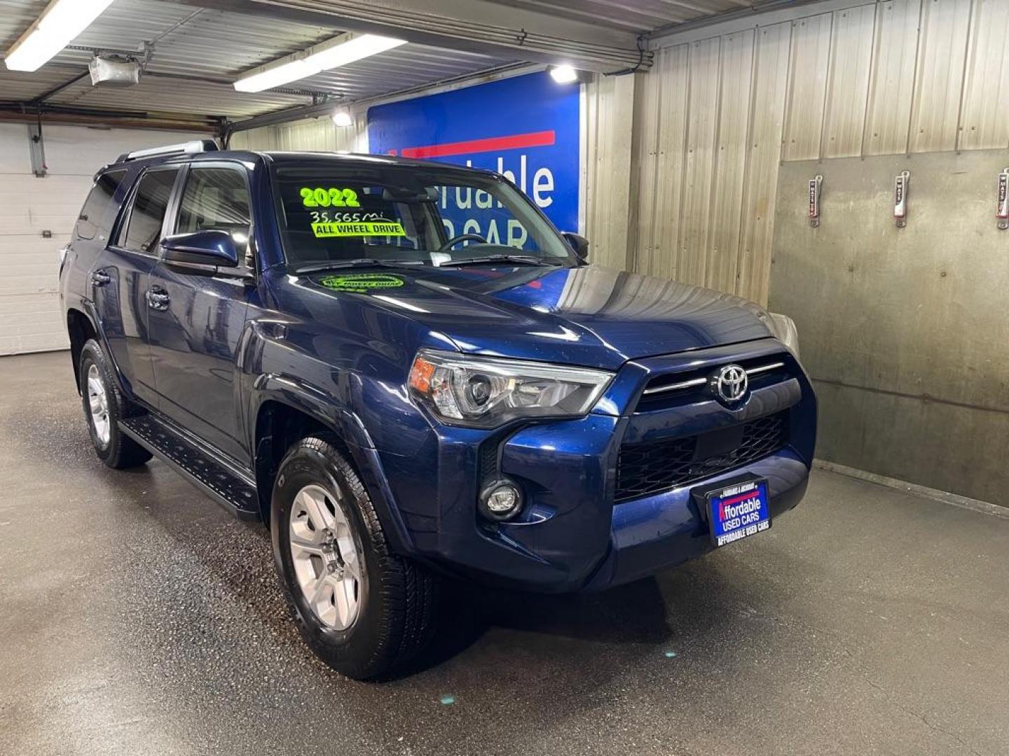 2022 BLUE TOYOTA 4RUNNER SR5 SR5/SR5 PREMIUM (JTEMU5JR5N6) with an 4.0L engine, Automatic transmission, located at 2525 S. Cushman, Fairbanks, AK, 99701, (907) 452-5707, 64.824036, -147.712311 - Photo#0