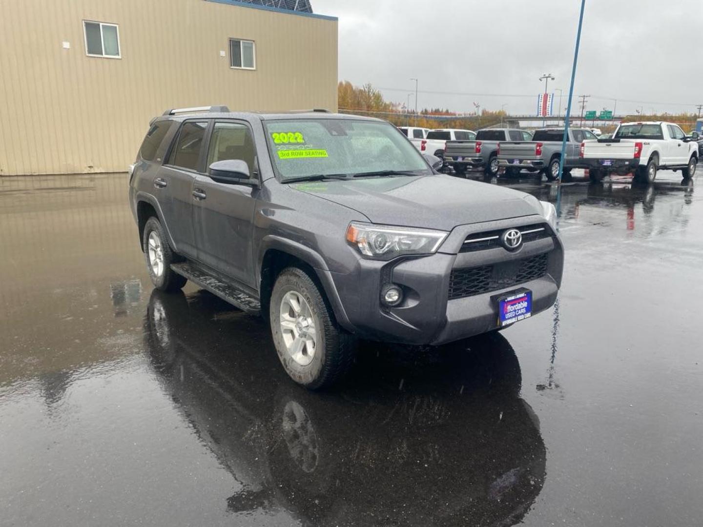 2022 GRAY TOYOTA 4RUNNER SR5 SR5/SR5 PREMIUM (JTEMU5JR2N6) with an 4.0L engine, Automatic transmission, located at 2525 S. Cushman, Fairbanks, AK, 99701, (907) 452-5707, 64.824036, -147.712311 - Photo#1