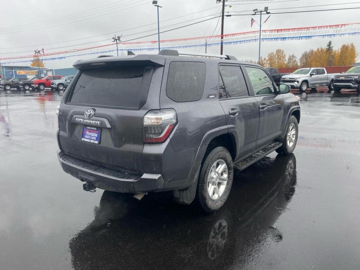 2022 GRAY TOYOTA 4RUNNER SR5 SR5/SR5 PREMIUM (JTEMU5JR2N6) with an 4.0L engine, Automatic transmission, located at 2525 S. Cushman, Fairbanks, AK, 99701, (907) 452-5707, 64.824036, -147.712311 - Photo#2