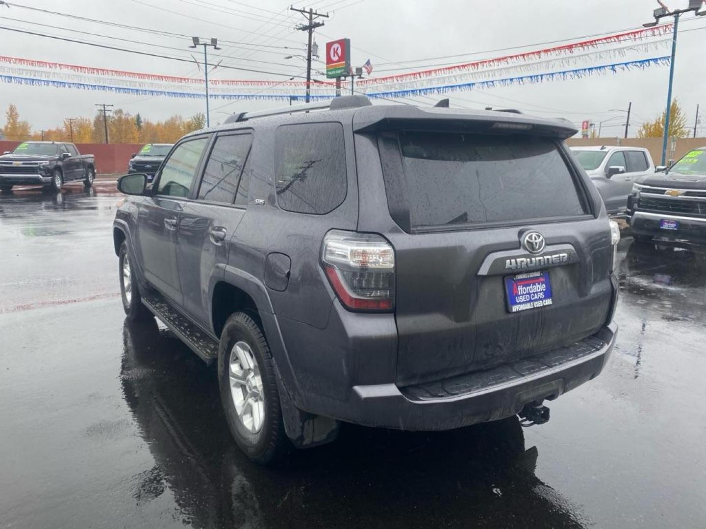 2022 GRAY TOYOTA 4RUNNER SR5 SR5/SR5 PREMIUM (JTEMU5JR2N6) with an 4.0L engine, Automatic transmission, located at 2525 S. Cushman, Fairbanks, AK, 99701, (907) 452-5707, 64.824036, -147.712311 - Photo#3