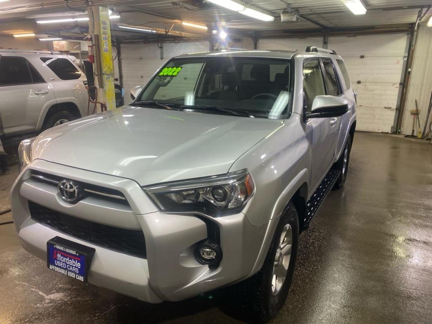 2022 SILVER TOYOTA 4RUNNER SR5 SR5/SR5 PREMIUM (JTEMU5JR7N6) with an 4.0L engine, Automatic transmission, located at 2525 S. Cushman, Fairbanks, AK, 99701, (907) 452-5707, 64.824036, -147.712311 - Photo#1