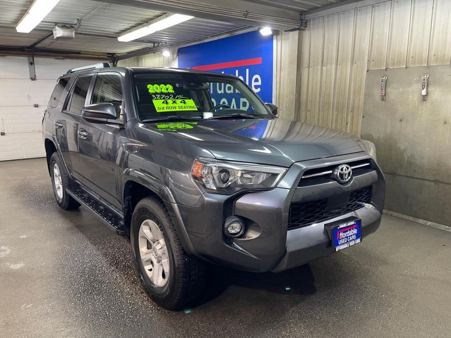 2022 GRAY TOYOTA 4RUNNER SR5 SR5/SR5 PREMIUM (JTEMU5JR8N6) with an 4.0L engine, Automatic transmission, located at 2525 S. Cushman, Fairbanks, AK, 99701, (907) 452-5707, 64.824036, -147.712311 - Photo#0