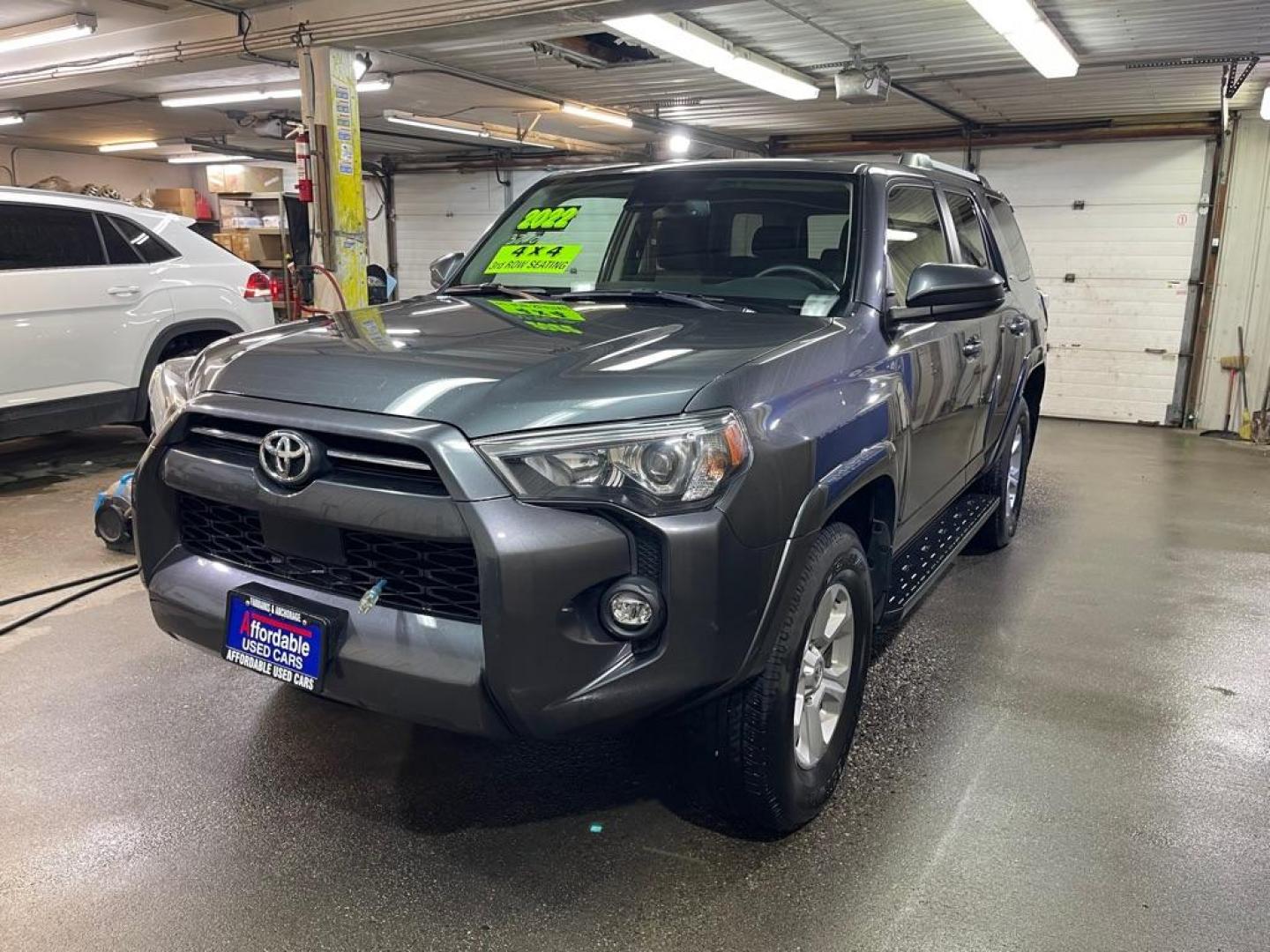 2022 GRAY TOYOTA 4RUNNER SR5 SR5/SR5 PREMIUM (JTEMU5JR8N6) with an 4.0L engine, Automatic transmission, located at 2525 S. Cushman, Fairbanks, AK, 99701, (907) 452-5707, 64.824036, -147.712311 - Photo#1