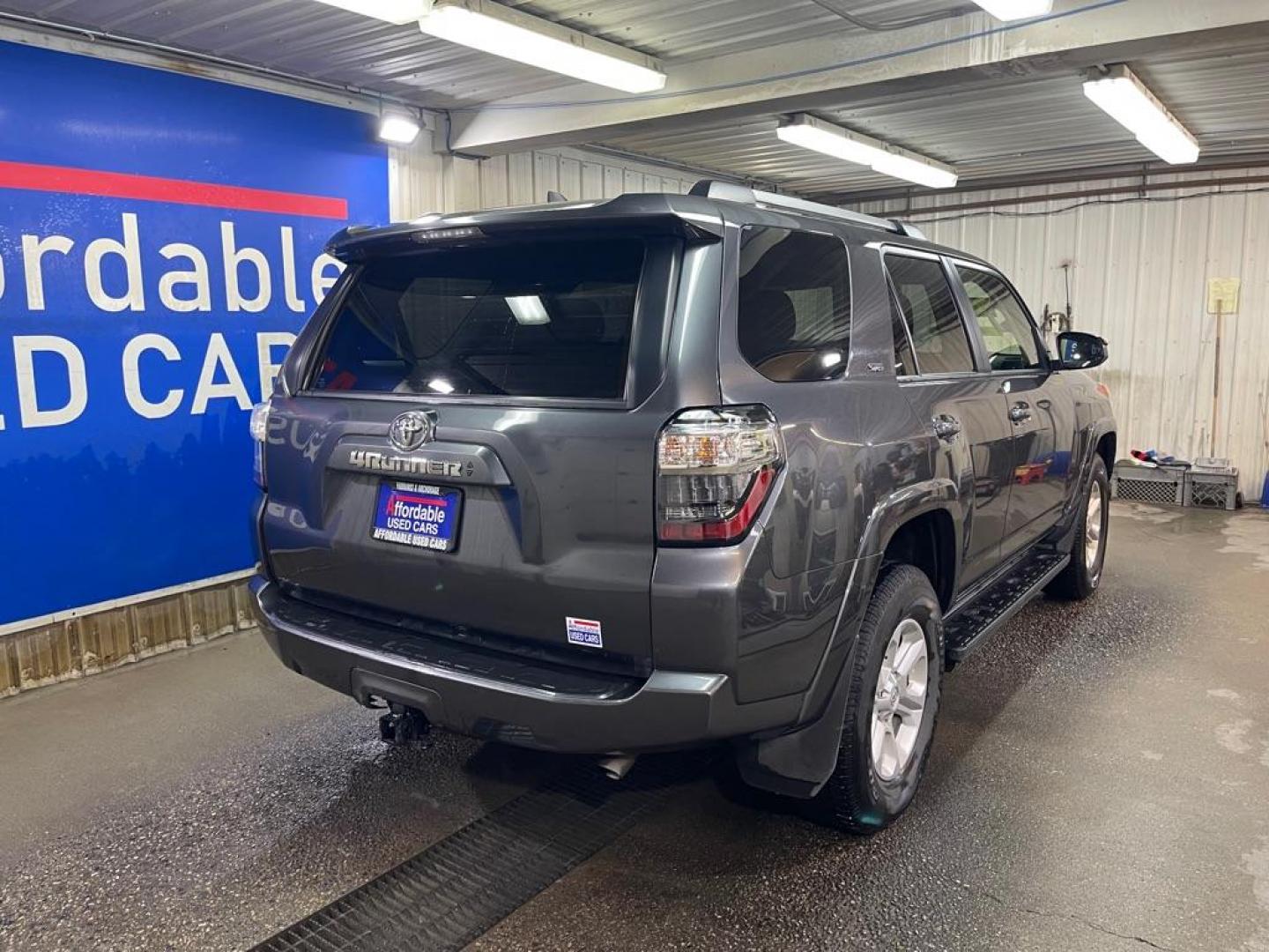 2022 GRAY TOYOTA 4RUNNER SR5 SR5/SR5 PREMIUM (JTEMU5JR8N6) with an 4.0L engine, Automatic transmission, located at 2525 S. Cushman, Fairbanks, AK, 99701, (907) 452-5707, 64.824036, -147.712311 - Photo#2