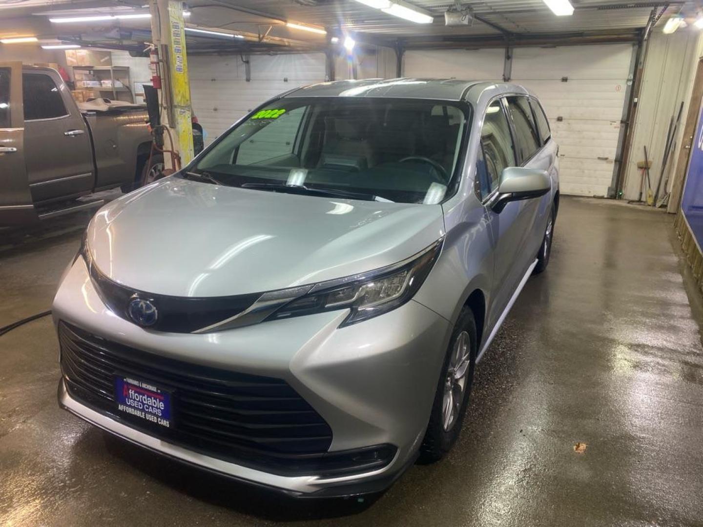 2022 SILVER TOYOTA SIENNA HYBRD LE LE (5TDKRKEC4NS) with an 2.5L engine, Continuously Variable transmission, located at 2525 S. Cushman, Fairbanks, AK, 99701, (907) 452-5707, 64.824036, -147.712311 - Photo#1