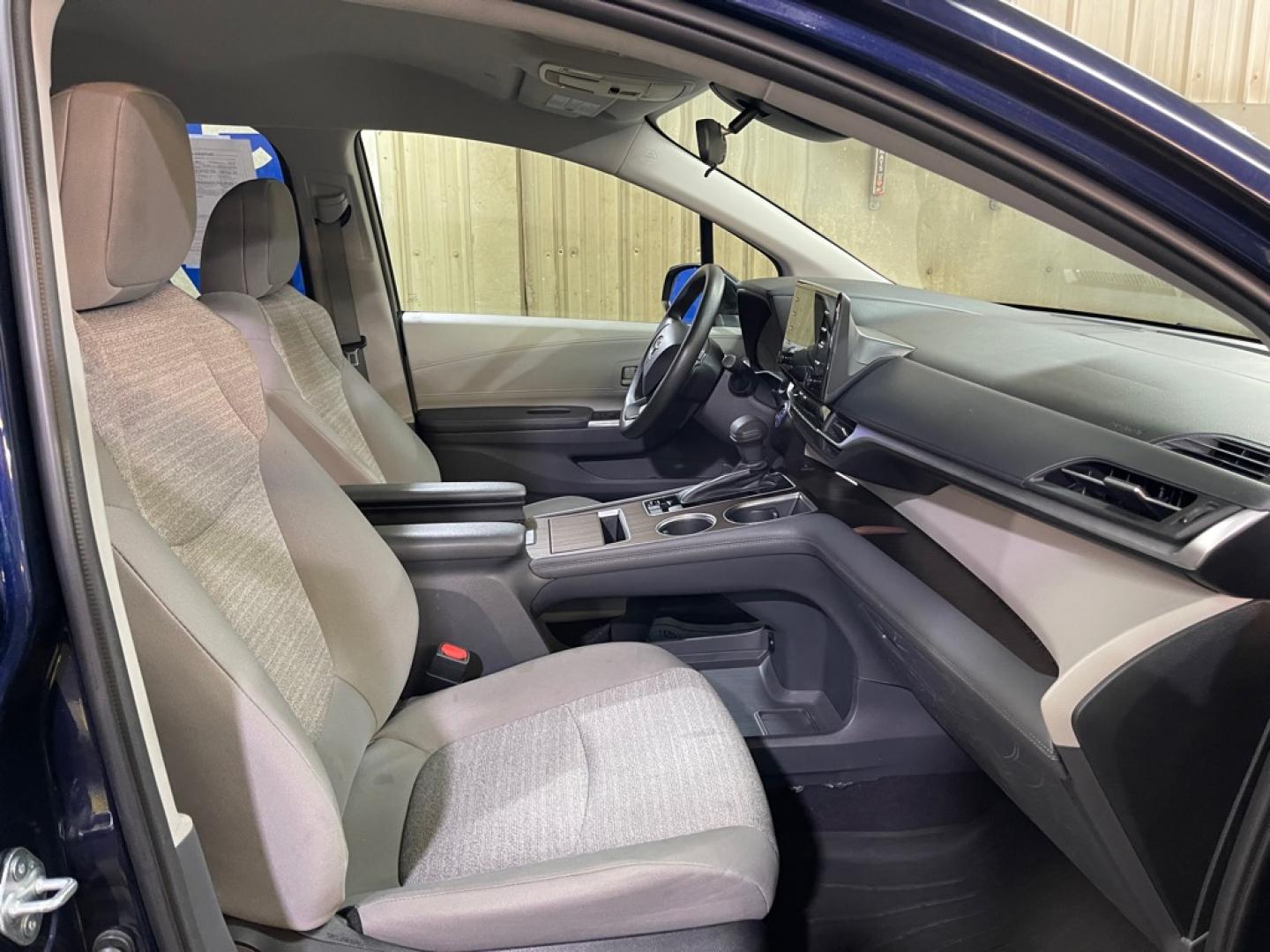 2022 BLUE TOYOTA SIENNA HYBRD LE LE (5TDKRKECXNS) with an 2.5L engine, Continuously Variable transmission, located at 2525 S. Cushman, Fairbanks, AK, 99701, (907) 452-5707, 64.824036, -147.712311- Photo#3