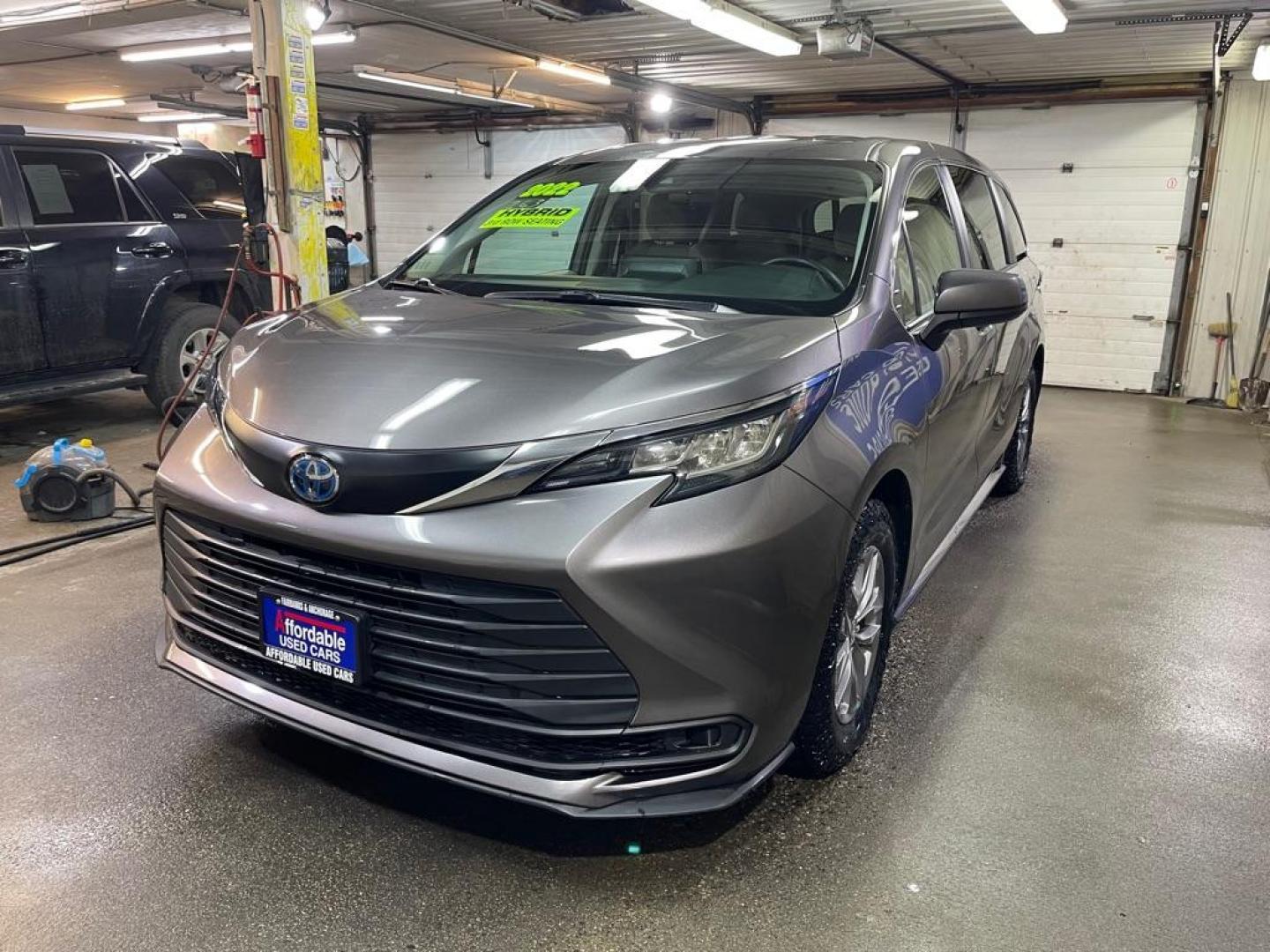 2022 GRAY TOYOTA SIENNA HYBRD LE LE (5TDKRKEC3NS) with an 2.5L engine, Continuously Variable transmission, located at 2525 S. Cushman, Fairbanks, AK, 99701, (907) 452-5707, 64.824036, -147.712311 - Photo#1