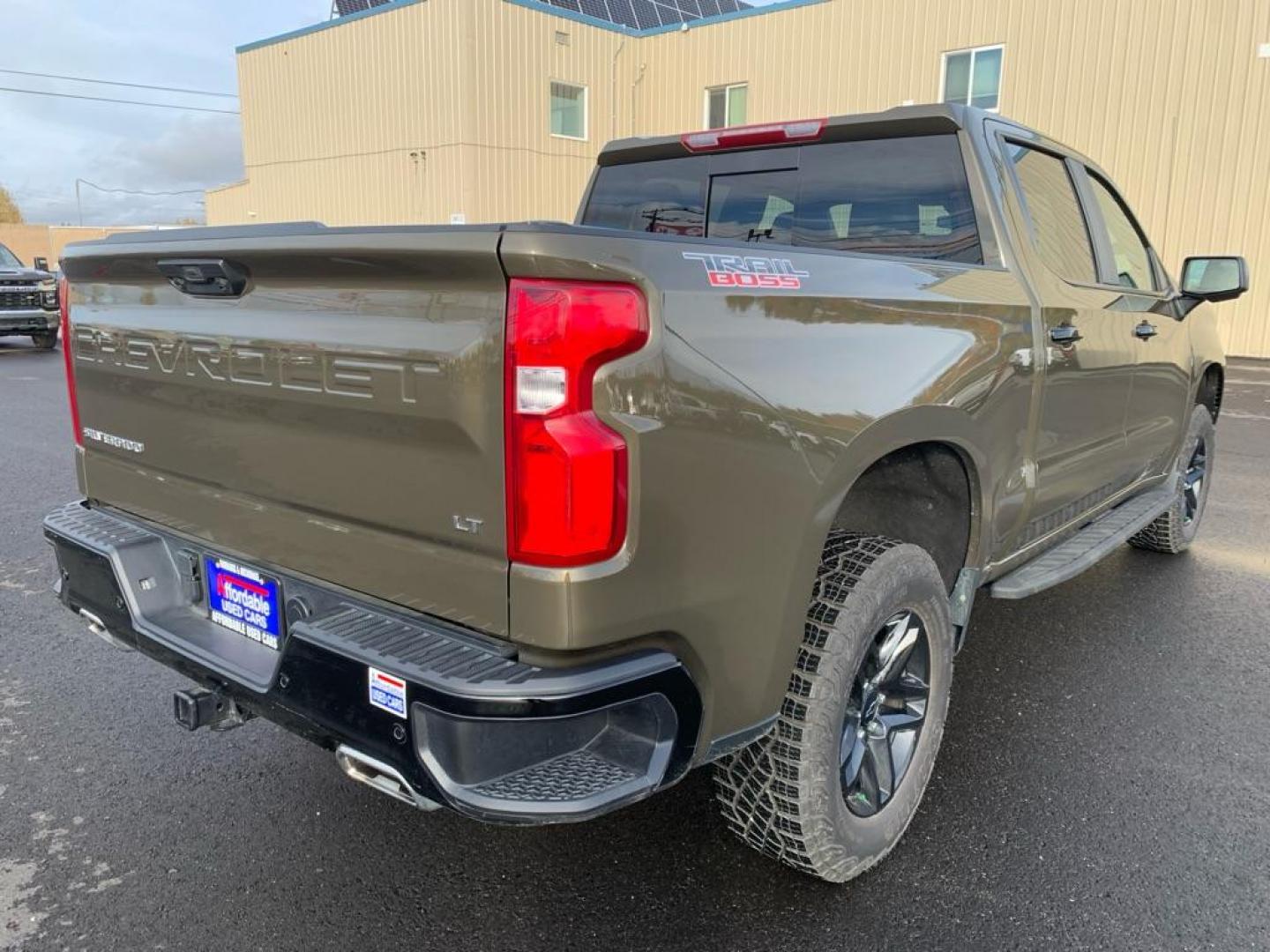 2023 GREEN CHEVROLET SILVERADO 1500 LT TRAIL BOSS (3GCUDFED7PG) with an 5.3L engine, Automatic transmission, located at 2525 S. Cushman, Fairbanks, AK, 99701, (907) 452-5707, 64.824036, -147.712311 - Photo#3