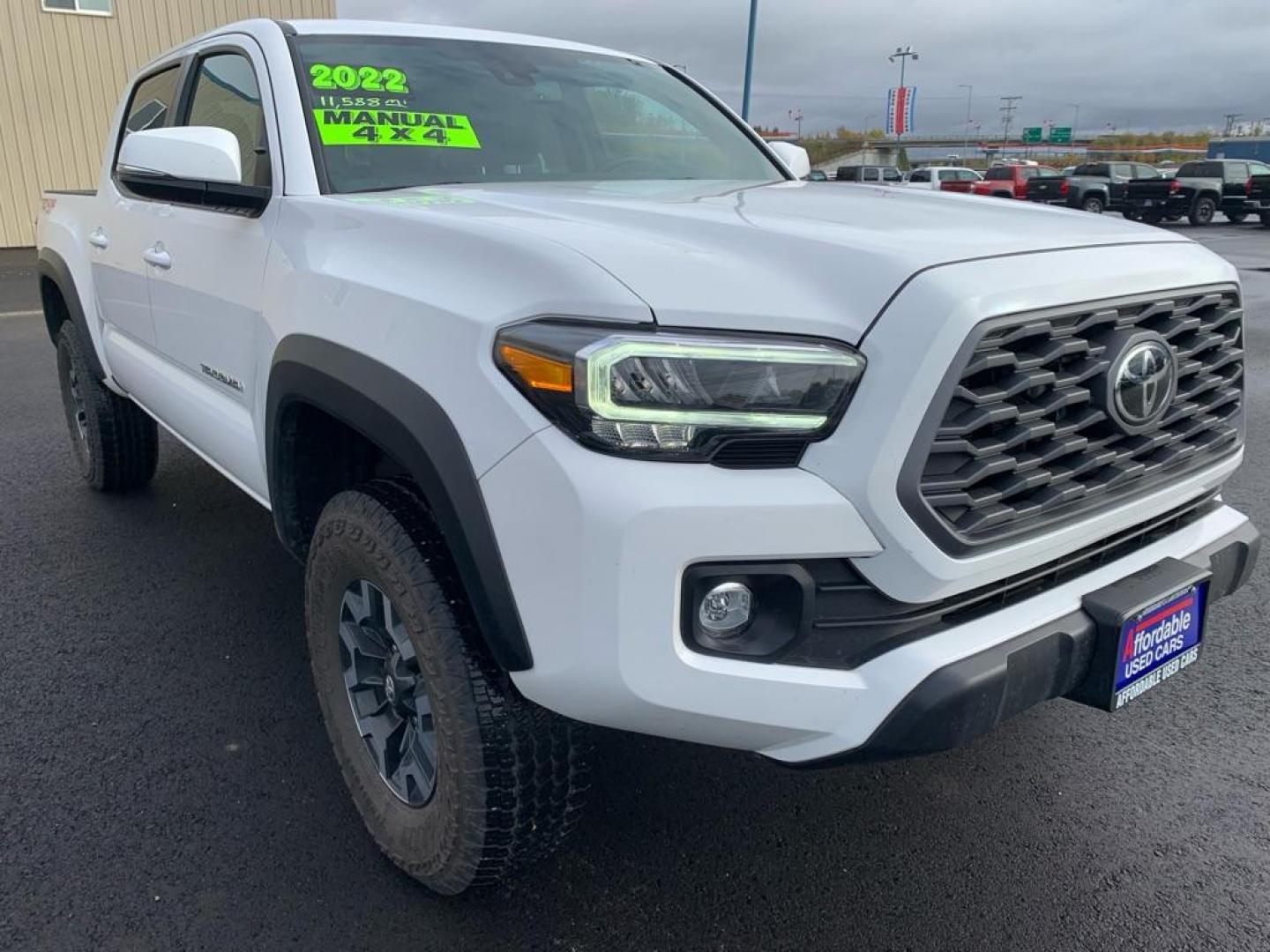 2022 WHITE TOYOTA TACOMA DOUBLE CAB (3TYCZ5AN4NT) with an 3.5L engine, 6-Speed Manual transmission, located at 2525 S. Cushman, Fairbanks, AK, 99701, (907) 452-5707, 64.824036, -147.712311 - Photo#0