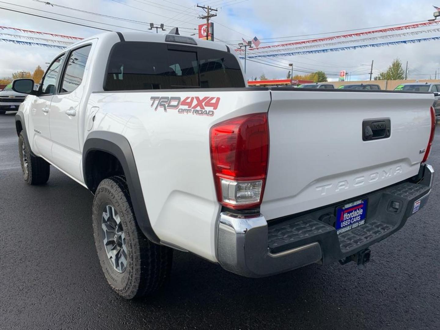 2022 WHITE TOYOTA TACOMA DOUBLE CAB (3TYCZ5AN4NT) with an 3.5L engine, 6-Speed Manual transmission, located at 2525 S. Cushman, Fairbanks, AK, 99701, (907) 452-5707, 64.824036, -147.712311 - Photo#2