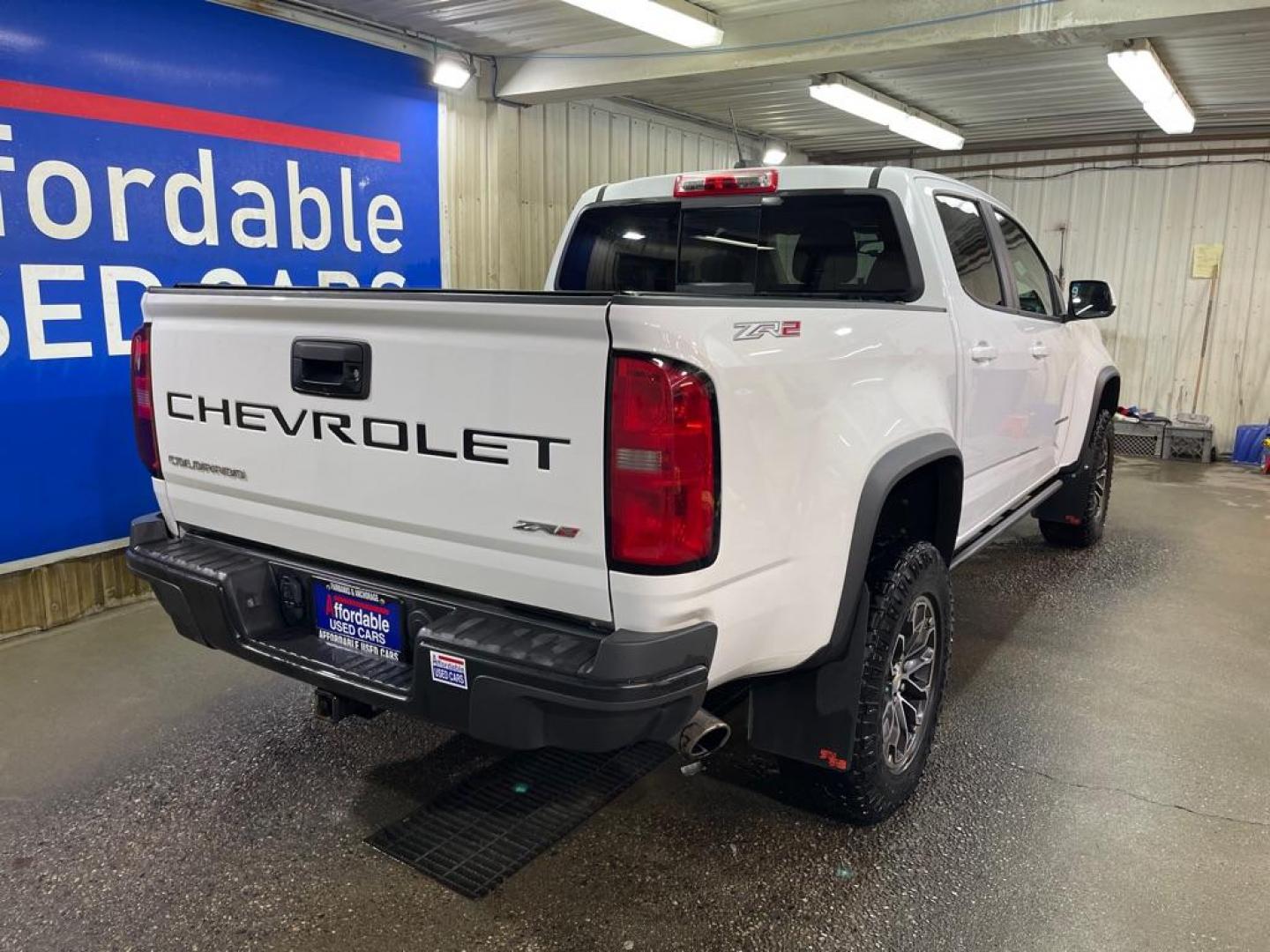 2021 WHITE CHEVROLET COLORADO ZR2 (1GCGTEEN2M1) with an 3.6L engine, Automatic transmission, located at 2525 S. Cushman, Fairbanks, AK, 99701, (907) 452-5707, 64.824036, -147.712311 - Photo#2