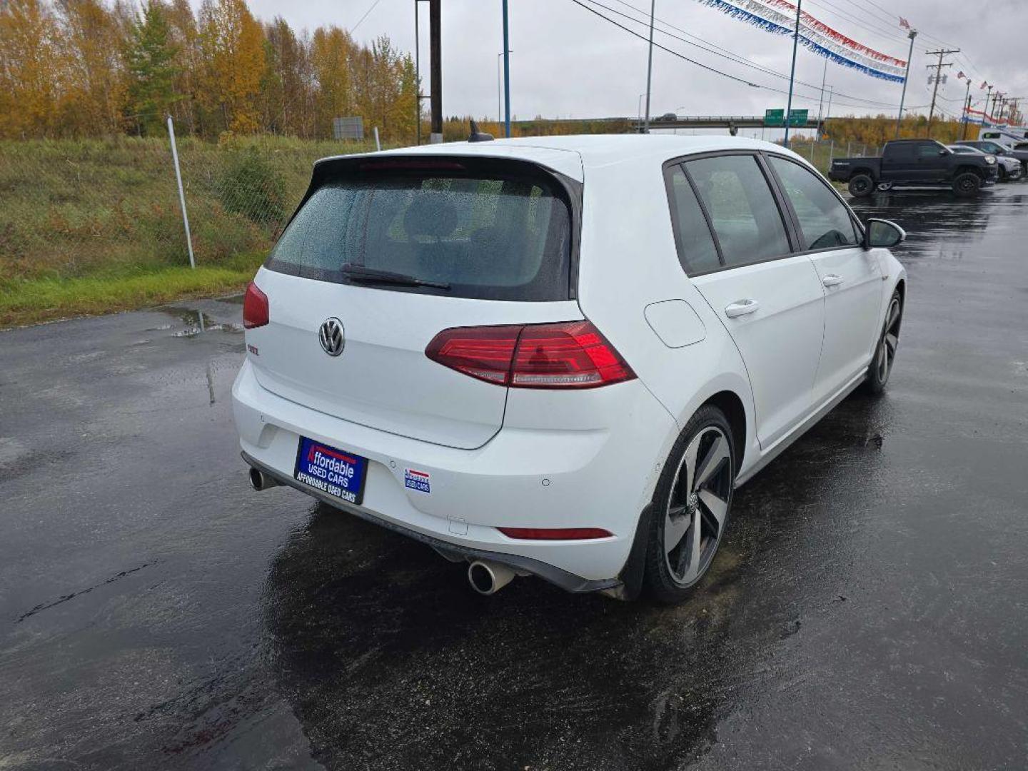 2019 WHITE VOLKSWAGEN GTI S (3VW5T7AU9KM) with an 2.0L engine, 7-Speed Manual transmission, located at 2525 S. Cushman, Fairbanks, AK, 99701, (907) 452-5707, 64.824036, -147.712311 - Photo#2