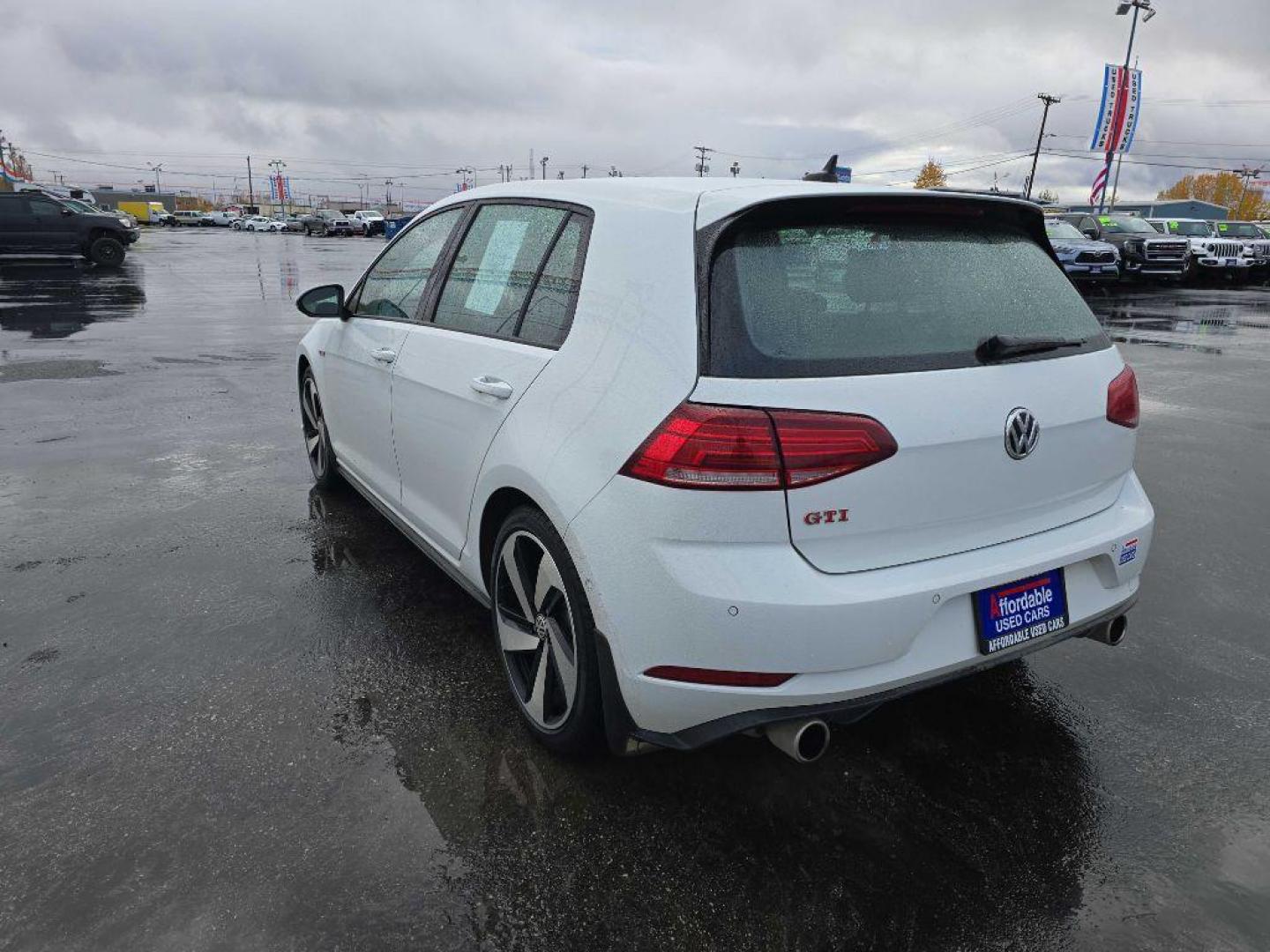 2019 WHITE VOLKSWAGEN GTI S (3VW5T7AU9KM) with an 2.0L engine, 7-Speed Manual transmission, located at 2525 S. Cushman, Fairbanks, AK, 99701, (907) 452-5707, 64.824036, -147.712311 - Photo#4