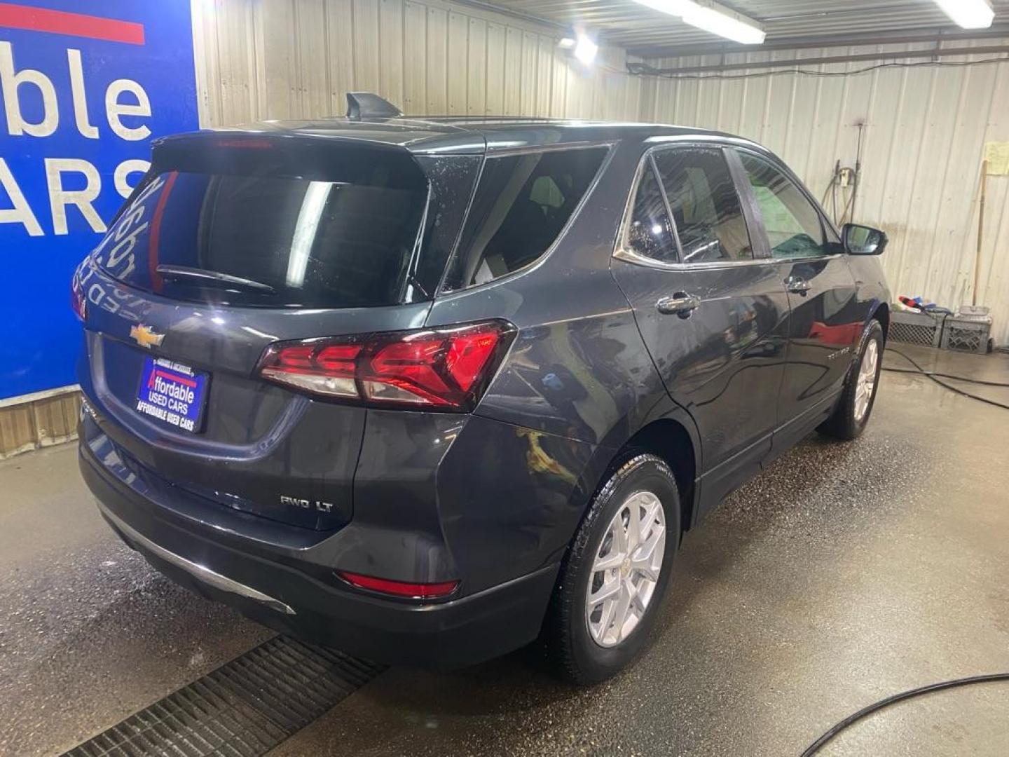 2022 GRAY CHEVROLET EQUINOX LT (2GNAXUEV1N6) with an 1.5L engine, Automatic transmission, located at 2525 S. Cushman, Fairbanks, AK, 99701, (907) 452-5707, 64.824036, -147.712311 - Photo#2