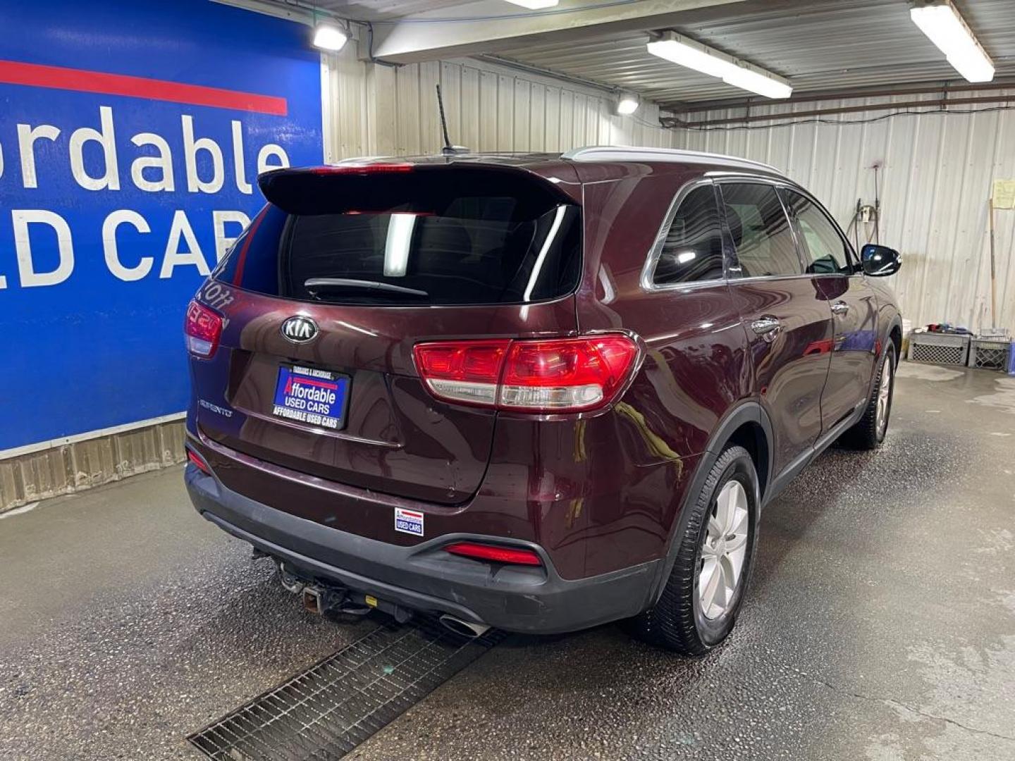 2018 MAROON KIA SORENTO LX (5XYPGDA52JG) with an 3.3L engine, Automatic transmission, located at 2525 S. Cushman, Fairbanks, AK, 99701, (907) 452-5707, 64.824036, -147.712311 - Photo#2